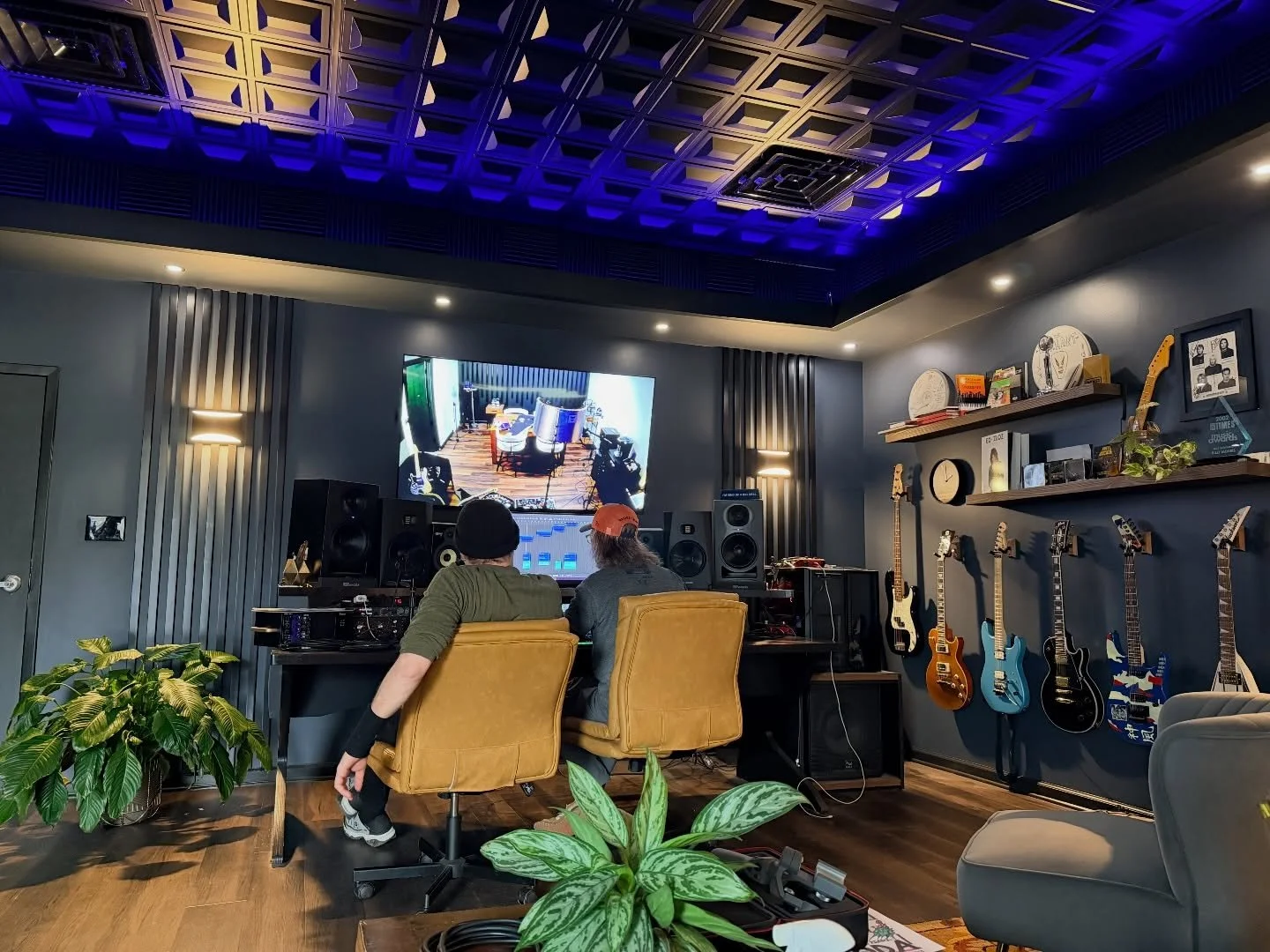 🎙️🎸 Tracks Going Down at Audio Bay Studios! 🎸🎙️

The sounds of the 60s are alive! The Fads laying down new audio tracks here at Audio Bay Studios! From the pop hits of the 60s, 70s, and 80s to whatever creative spark you bring through the door, t