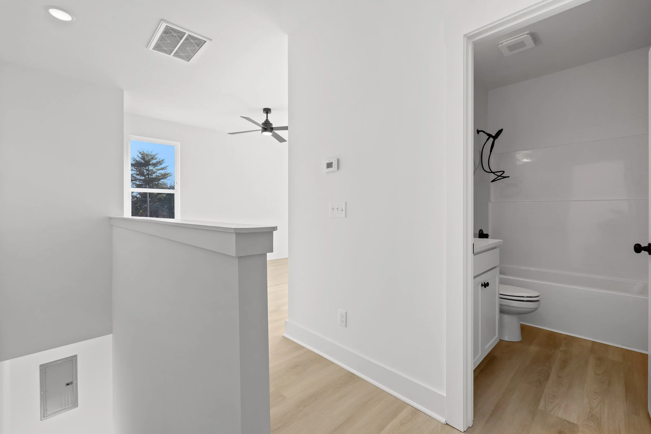 10-504 W 35th St-10.jpg