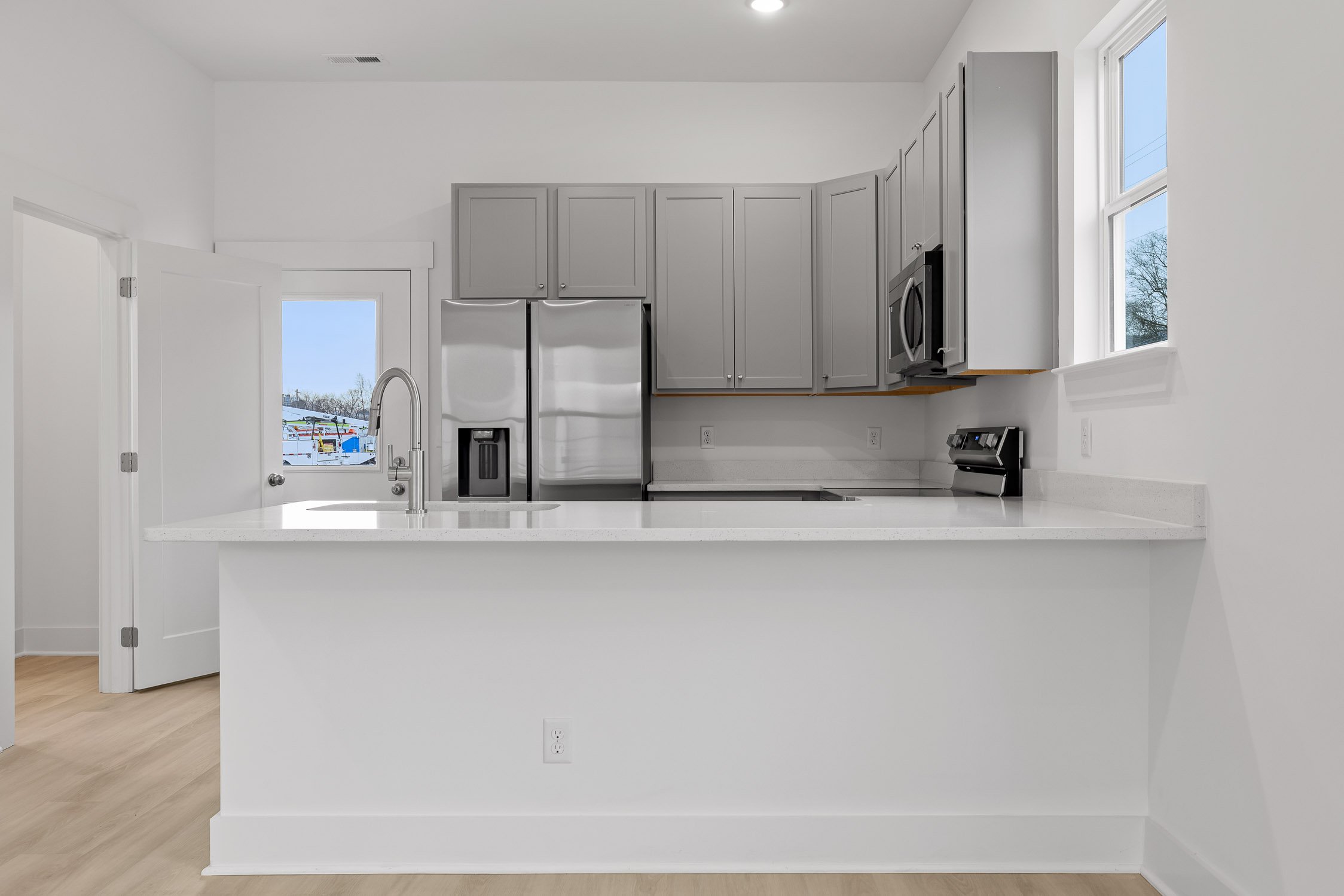 09-530 W 35th-8.jpg
