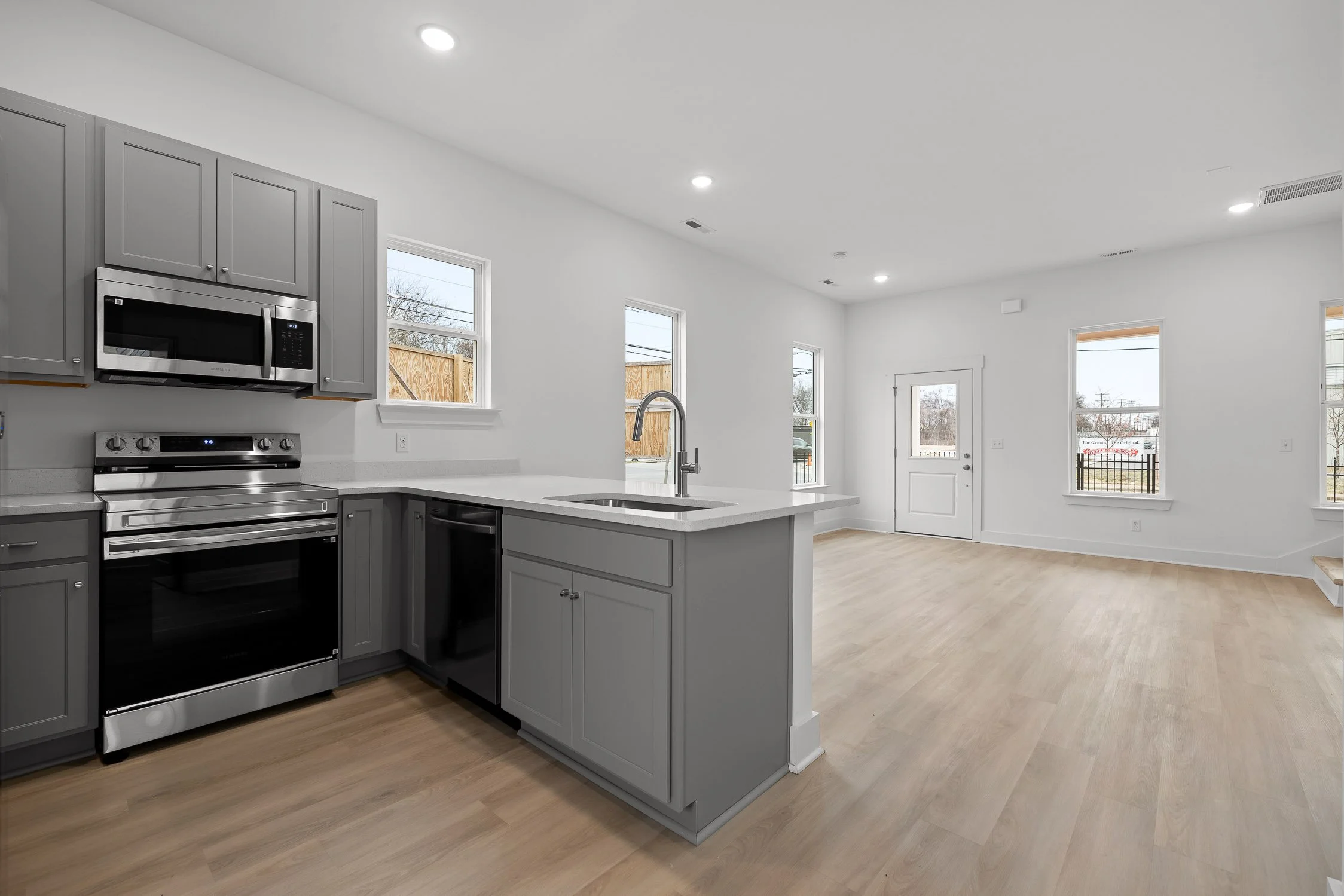 12-530 W 35th-11.jpg