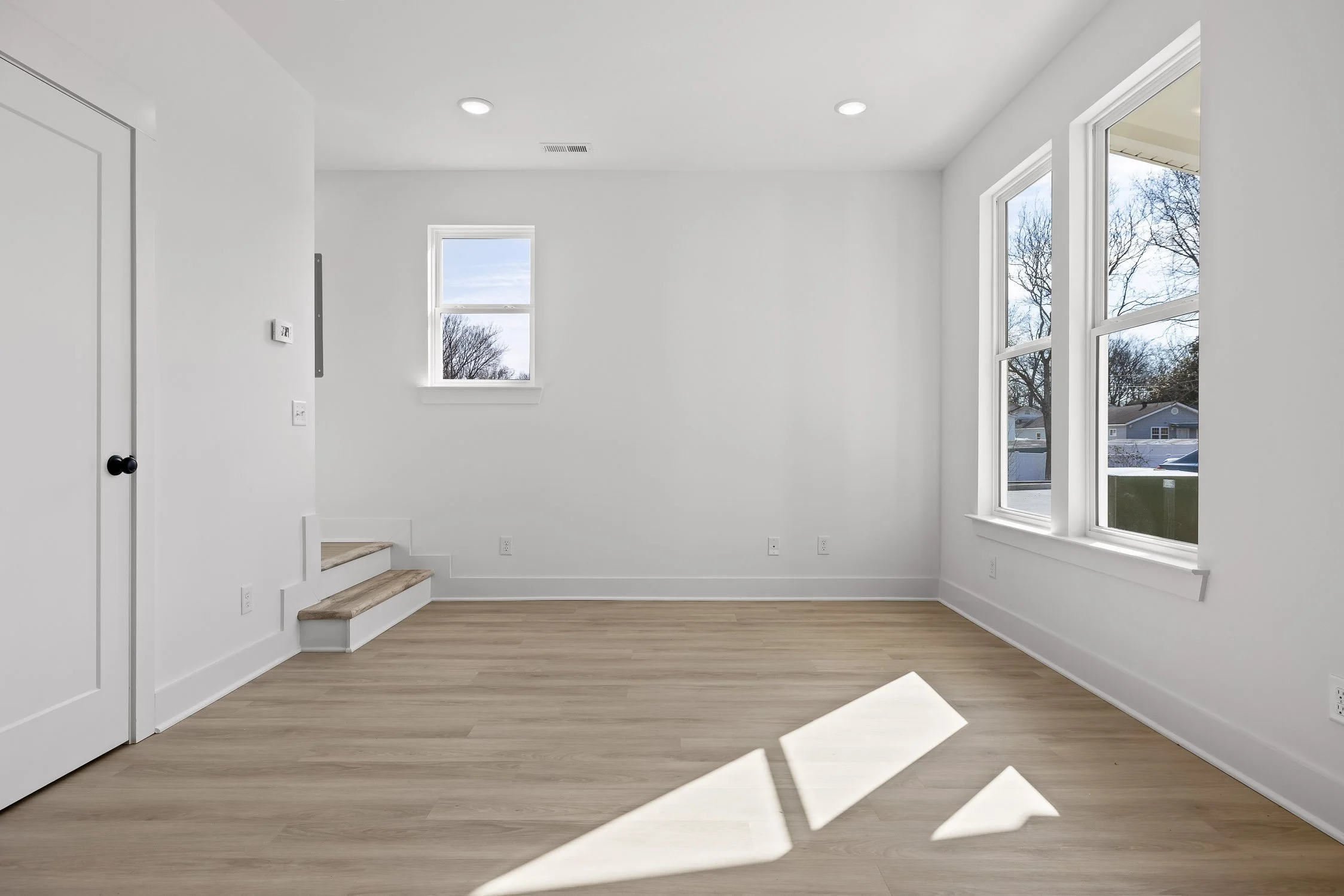 03-504 W 35th St-3.jpg