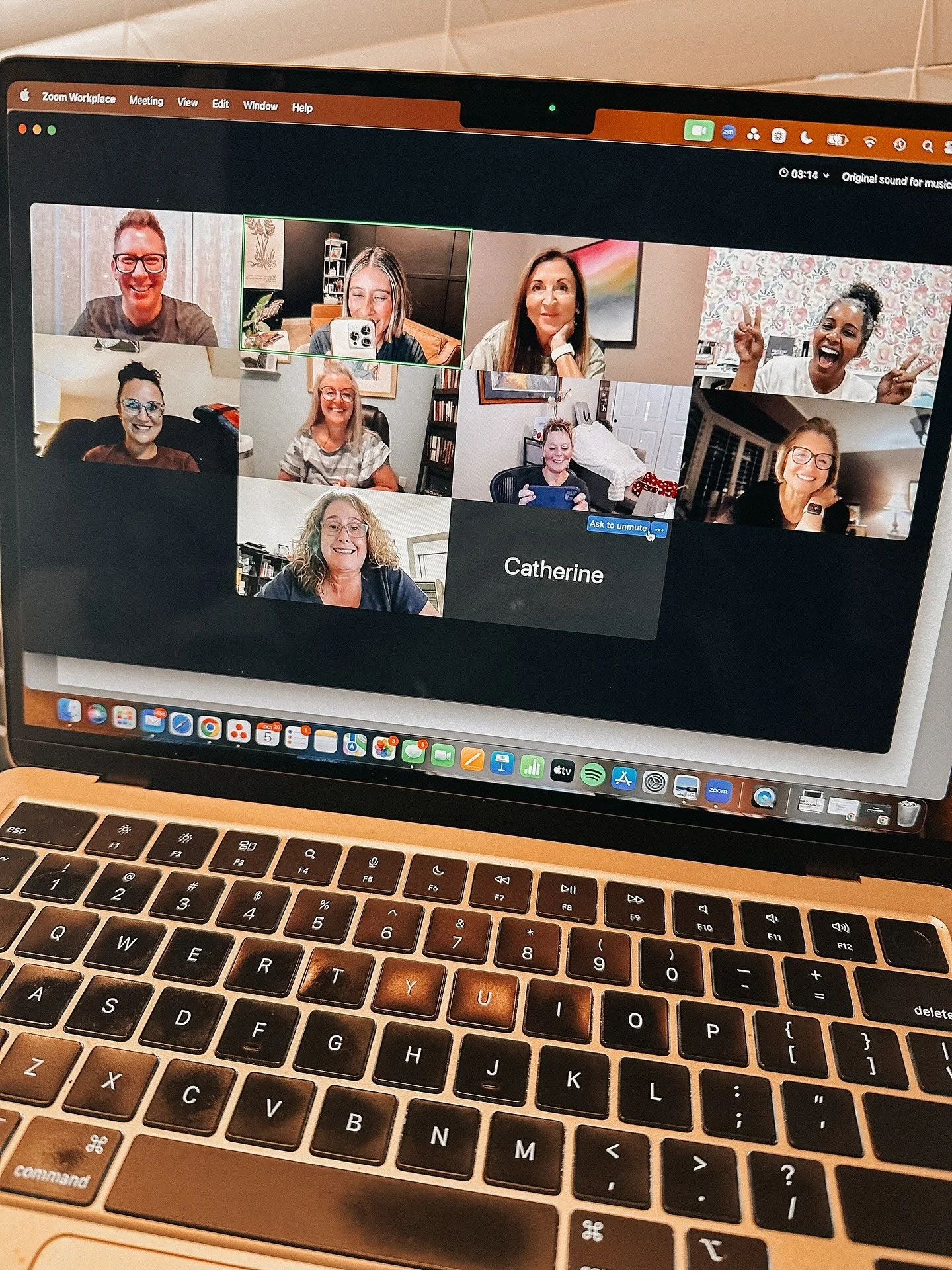 About last night 😏

Group Coaching launched and we couldn&rsquo;t be more excited!

Swipe for what it&rsquo;s all about!

Not too late. TECHNICALLY you can join us anytime, but if you wanna get it right at the beginning of our first 4-month cohort, 