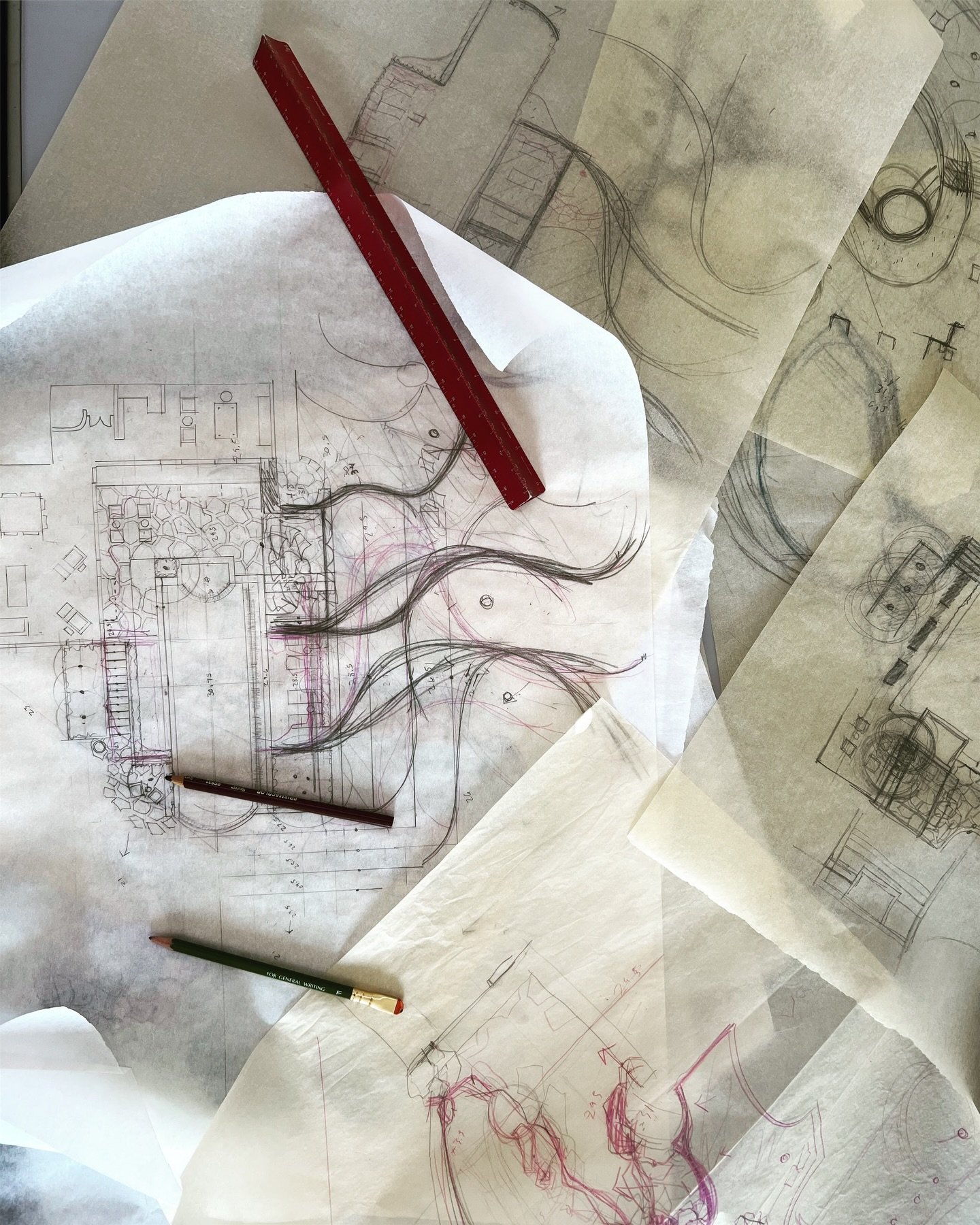 Making sense of the design layer by layer ✏️

#landscapearchitecture #landscapedesign #landscaperendering #architecturedrawings #gardendesign