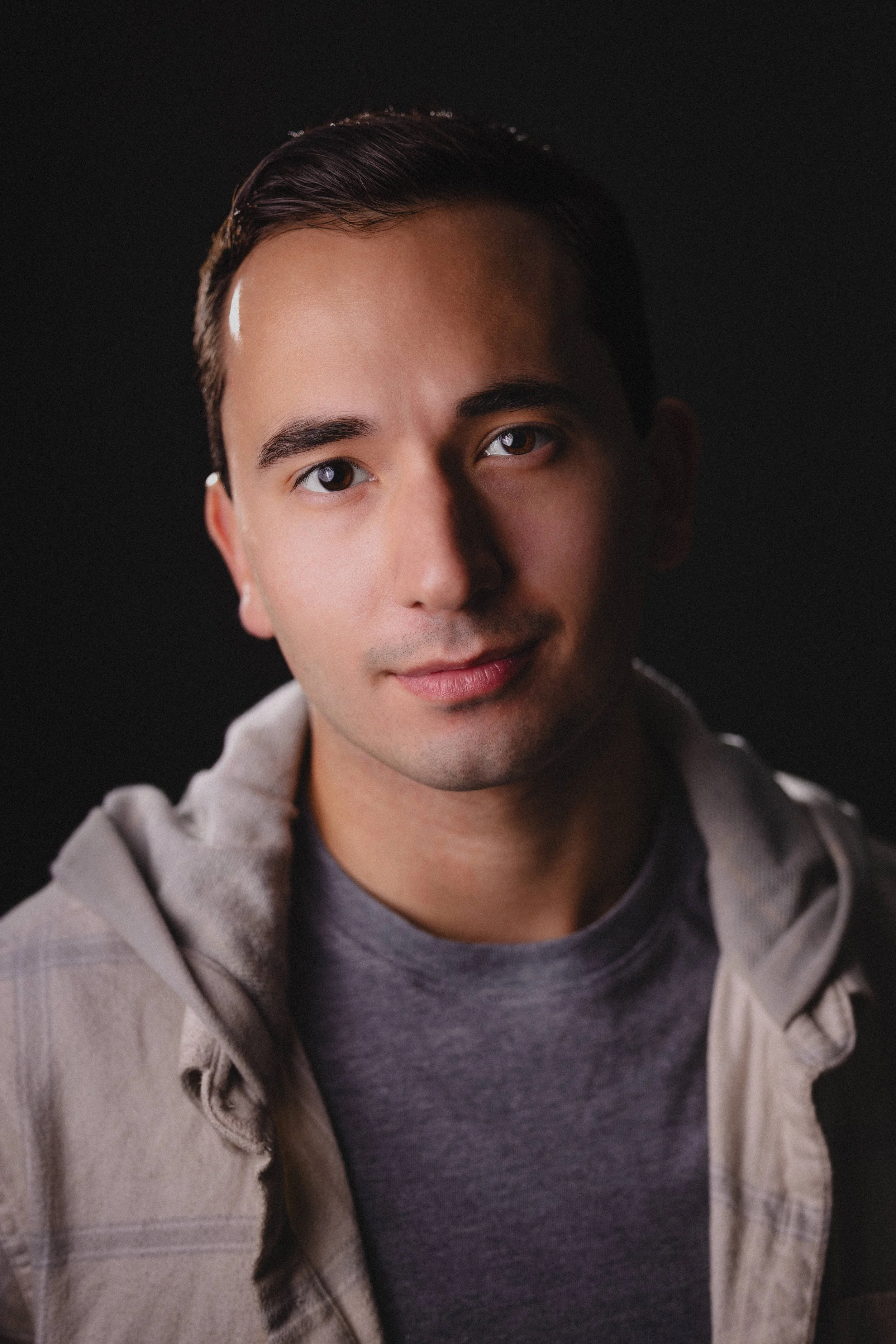 Caetano de Sá as Mr. Hollister (Alfredo/David Cover)