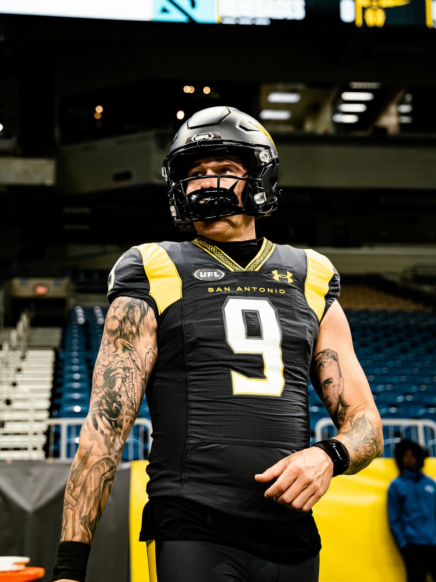 one last ride.
-
-
-
#explore #explorepage #photo #photographer #photography #football #brahmas #ufl #sony #sonyalpha