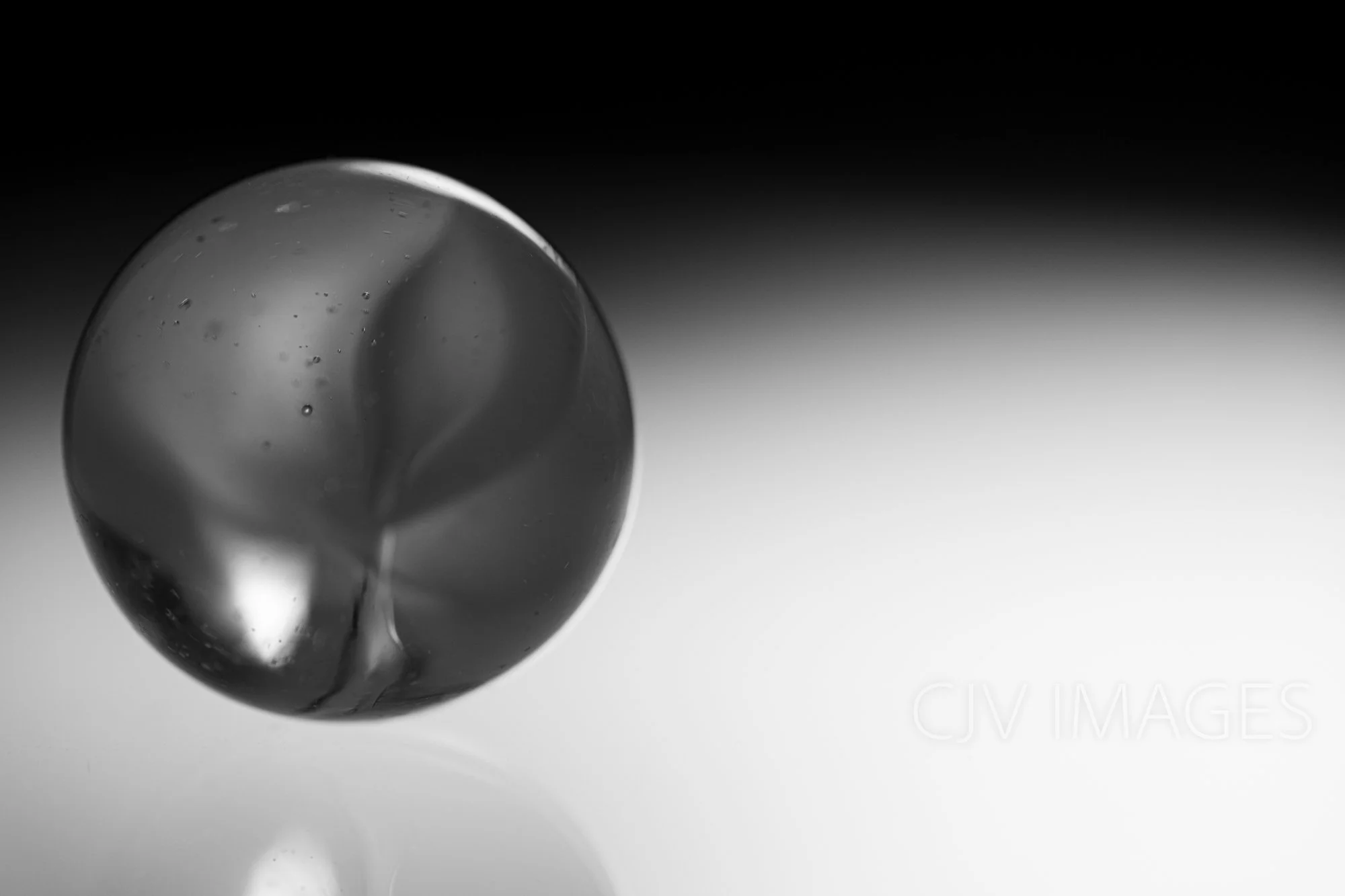 GLASS- MARBLE CATS EYE 16mm BW #1322