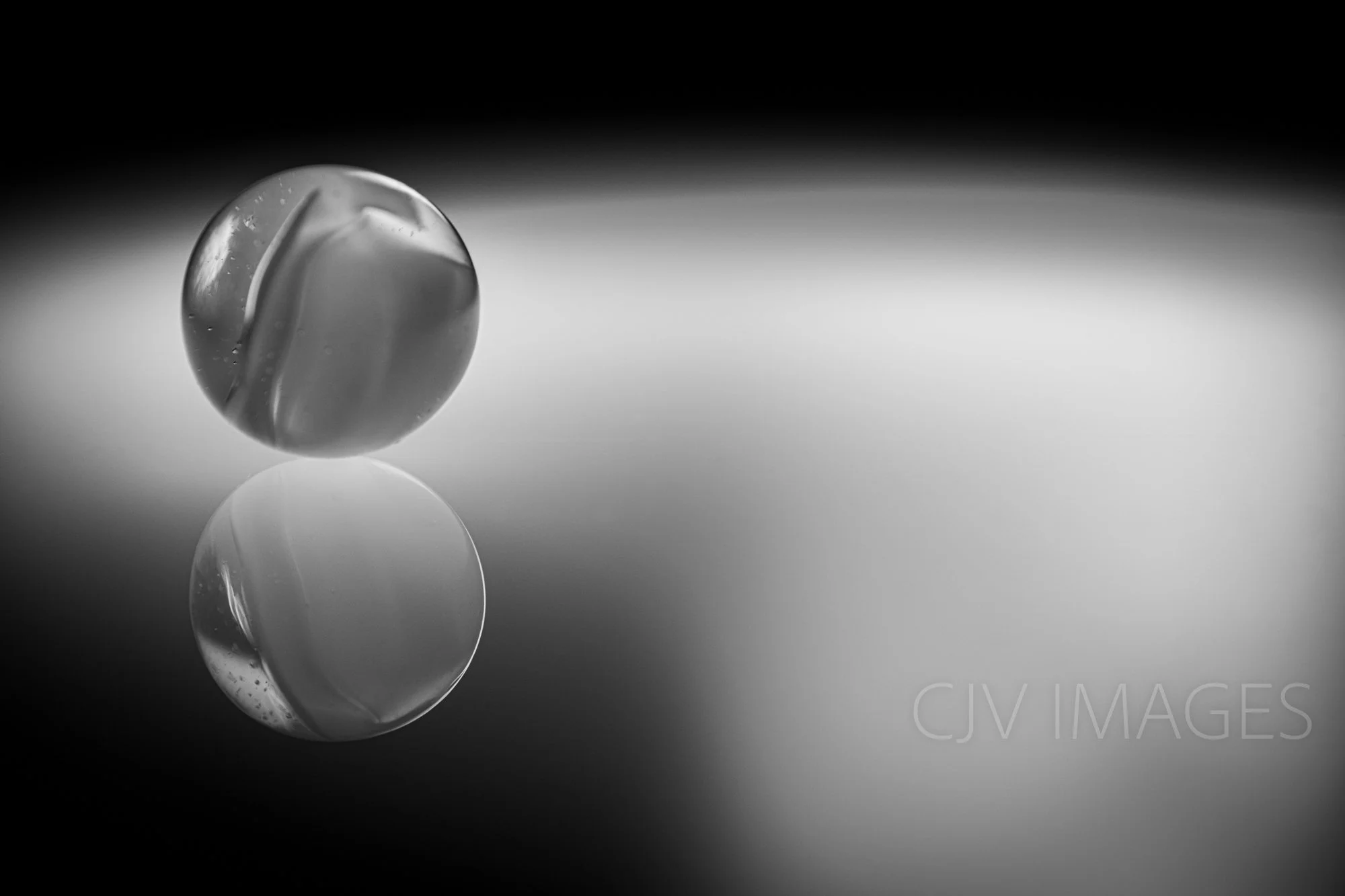 GLASS- MARBLE CATS EYE 16mm BW #1332