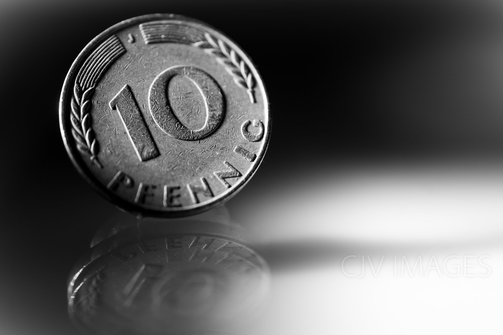 CURRENCY- DEUTSCH PFENNIG FRONT BW #0687