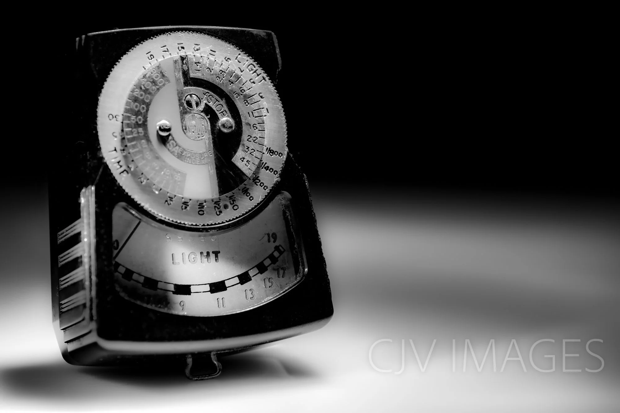ELECTRONICS- LIGHT METERS- DEJUR CIRCA 1940'S bw #1029