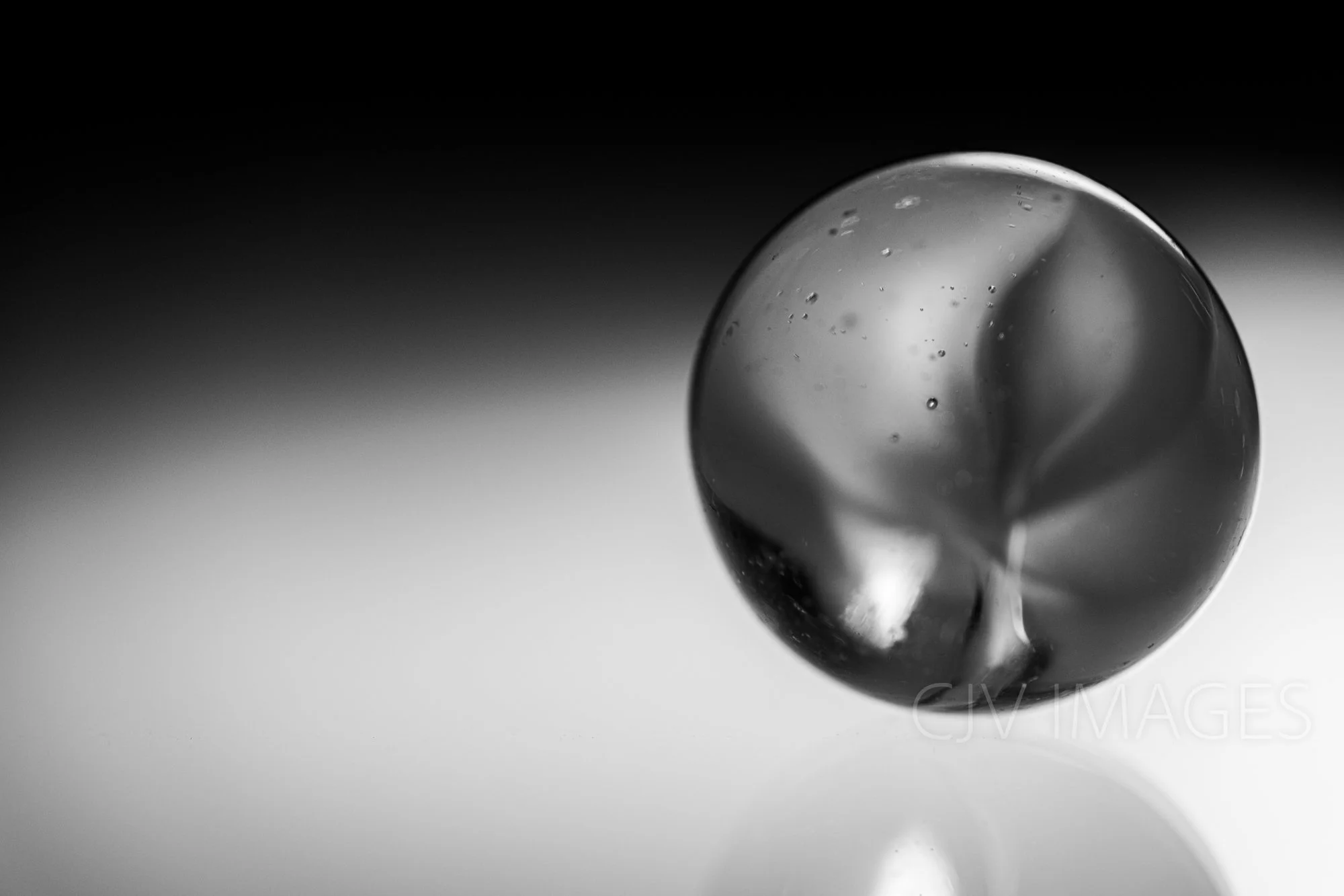 GLASS- MARBLE CATS EYE 16mm BW #1329