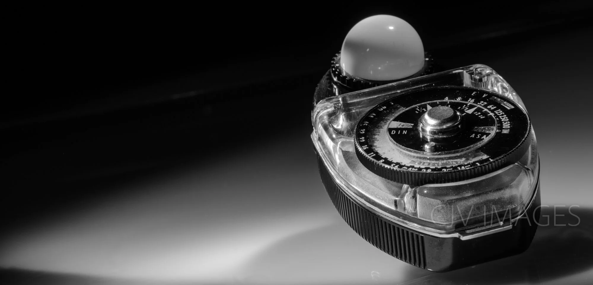 ELECTRONICS- LIGHT METERS SEKONIC CROPPED bw #1018