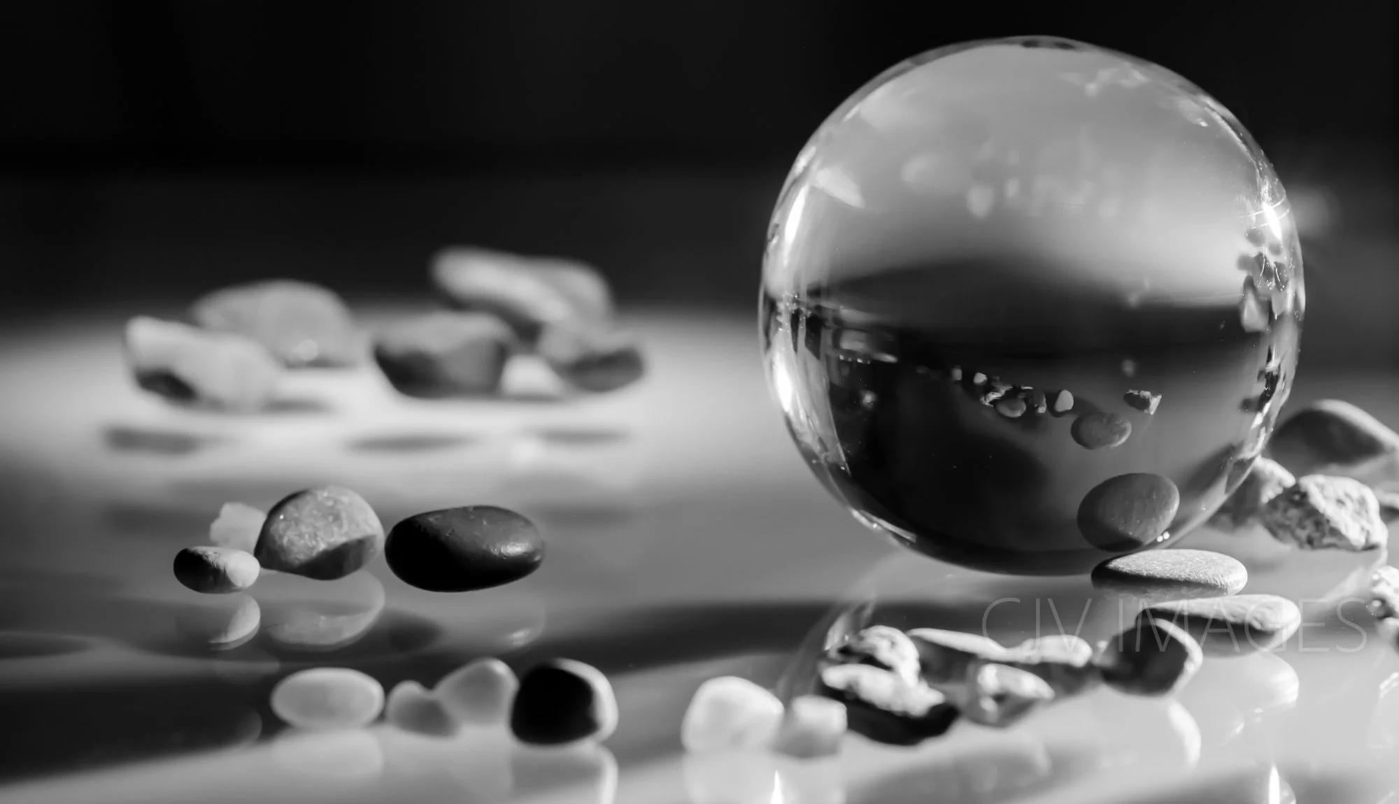 GLASS- GLASS GLOBE BW #5235