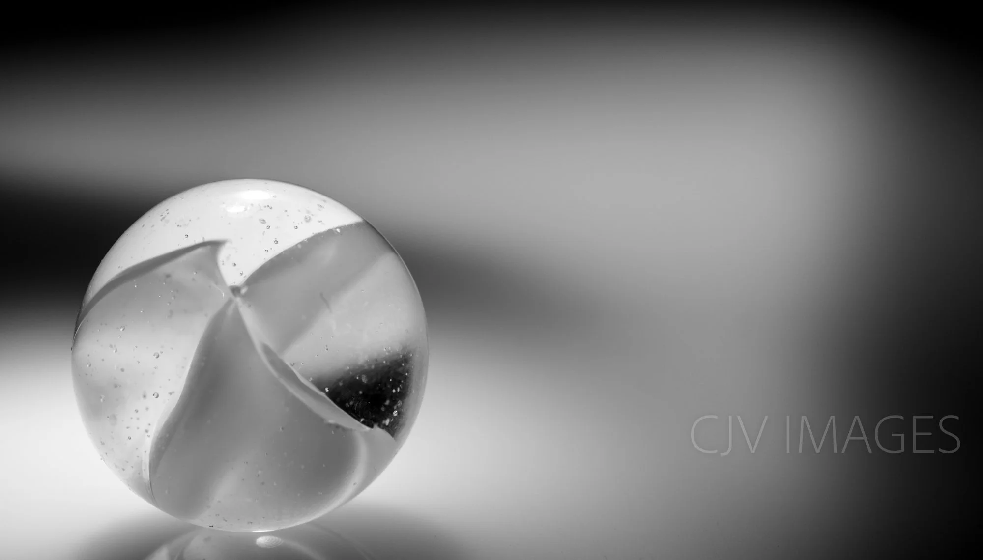 GLASS- MARBLE CATS EYE 16mm BW #1335