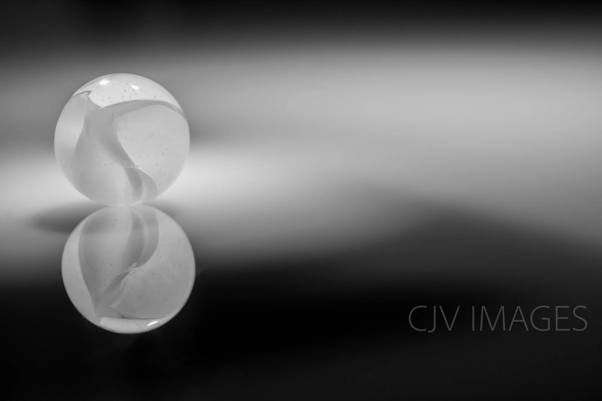 GLASS- MARBLE CATS EYE 16mm BW #1340