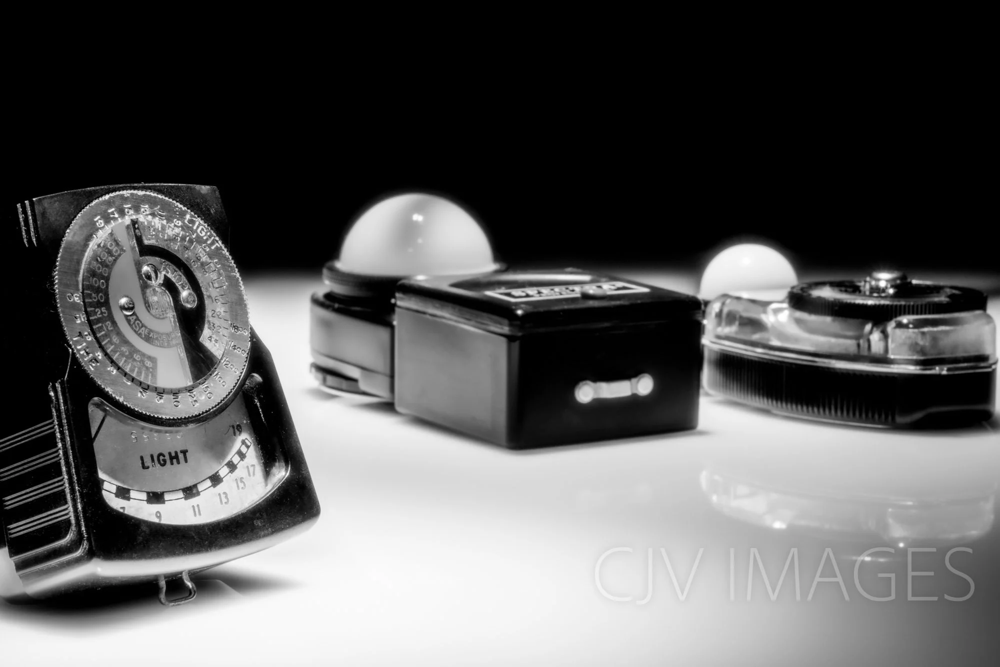 ELECTRONICS- LIGHT METERS- DEJUR,SEKONIC. SPECTRA bw #1048