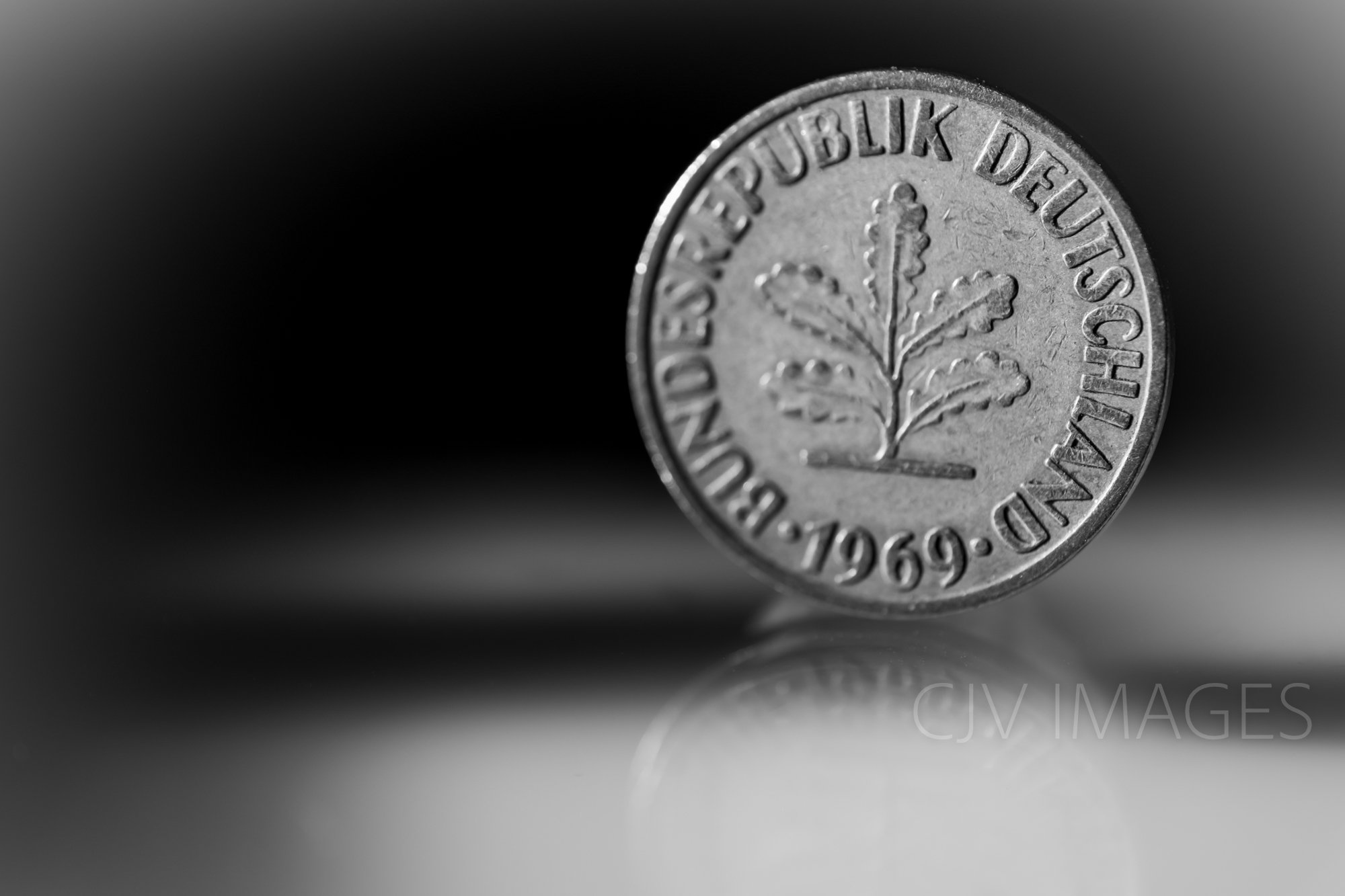 CURRENCY- DEUTSCH PFENNIG BACK BW #0692