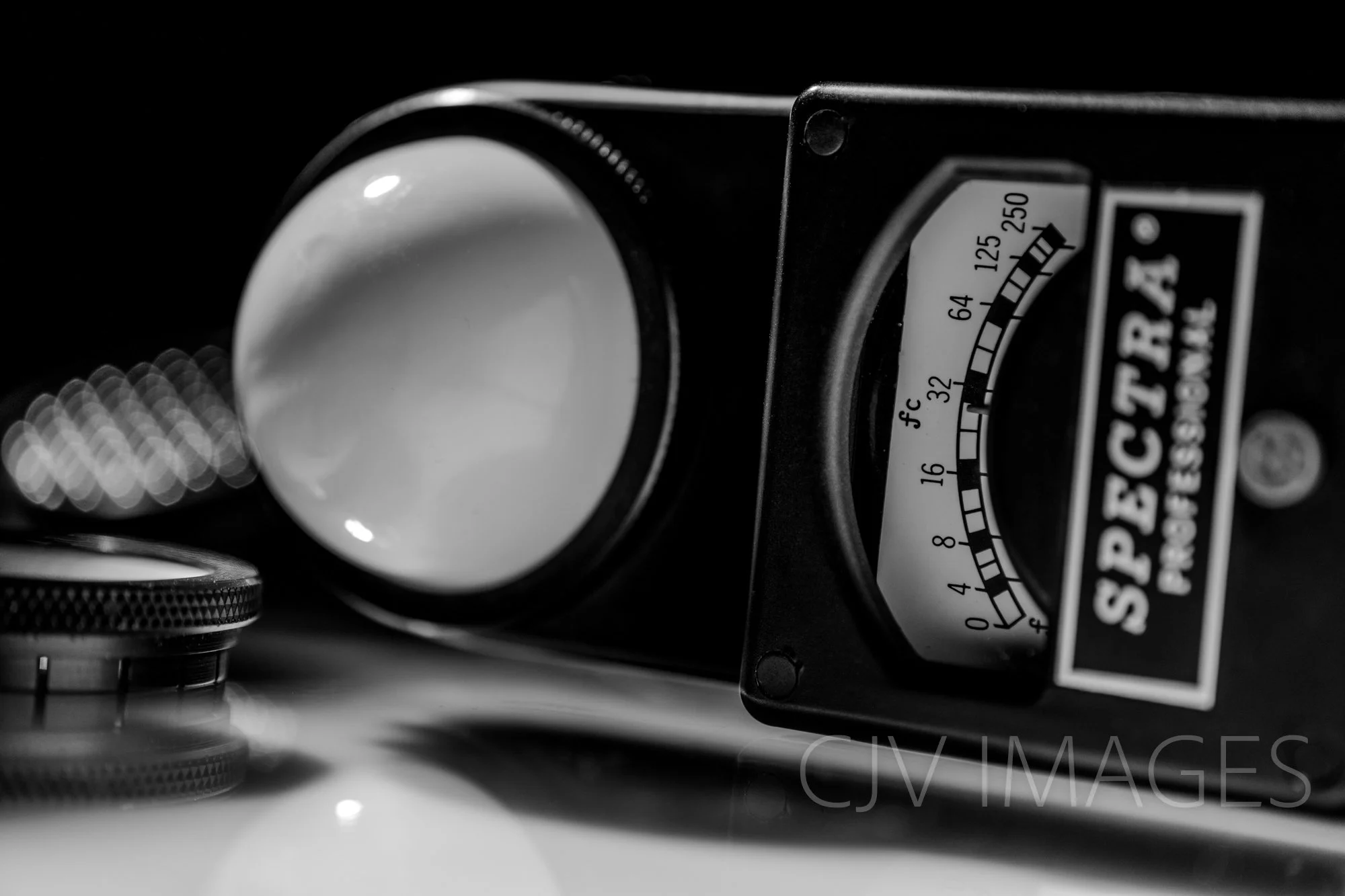 ELECTRONICS- LIGHT METERS- SPECTRA bw #0943