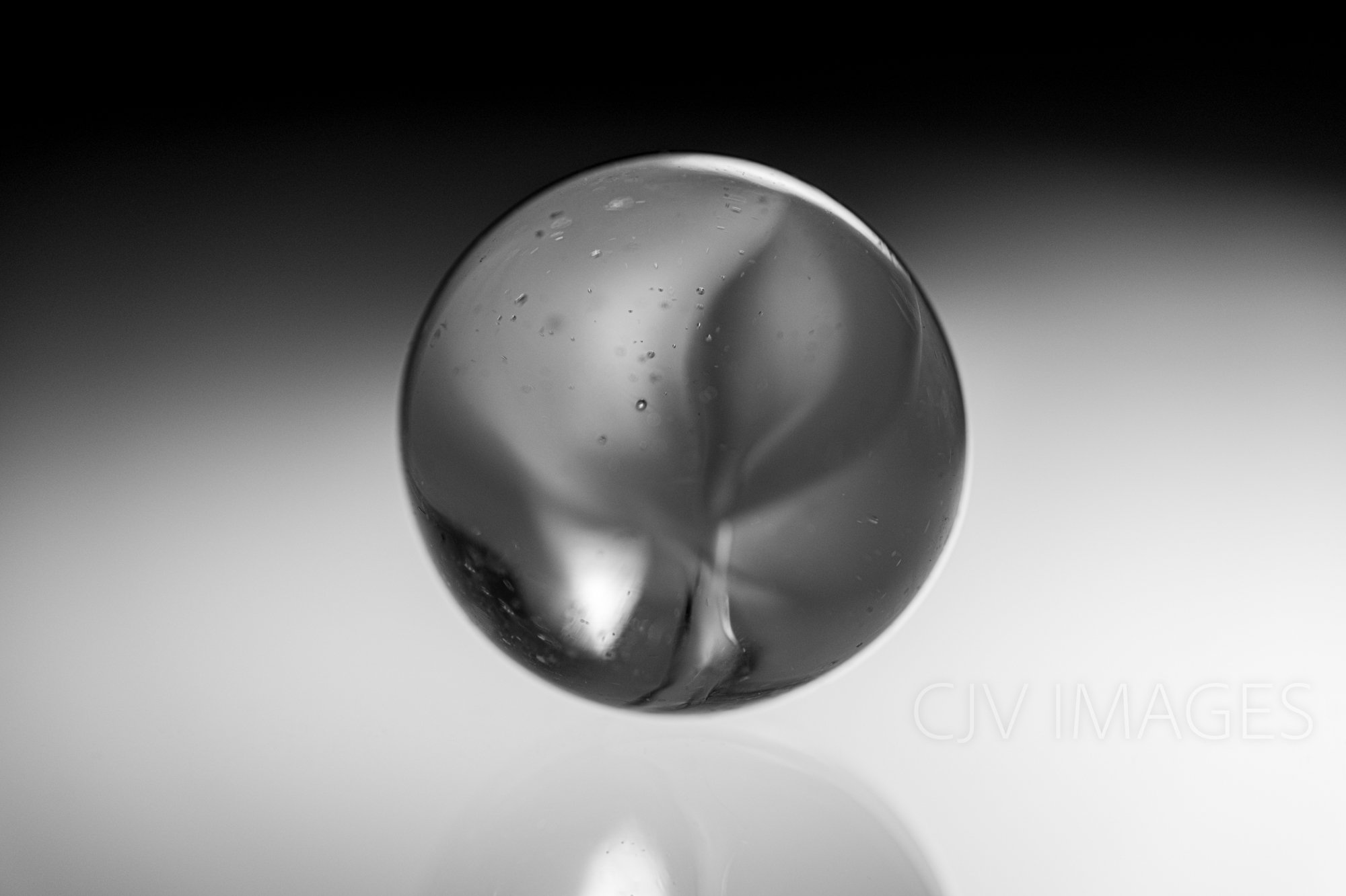 GLASS- MARBLE CATS EYE 16mm BW #1324