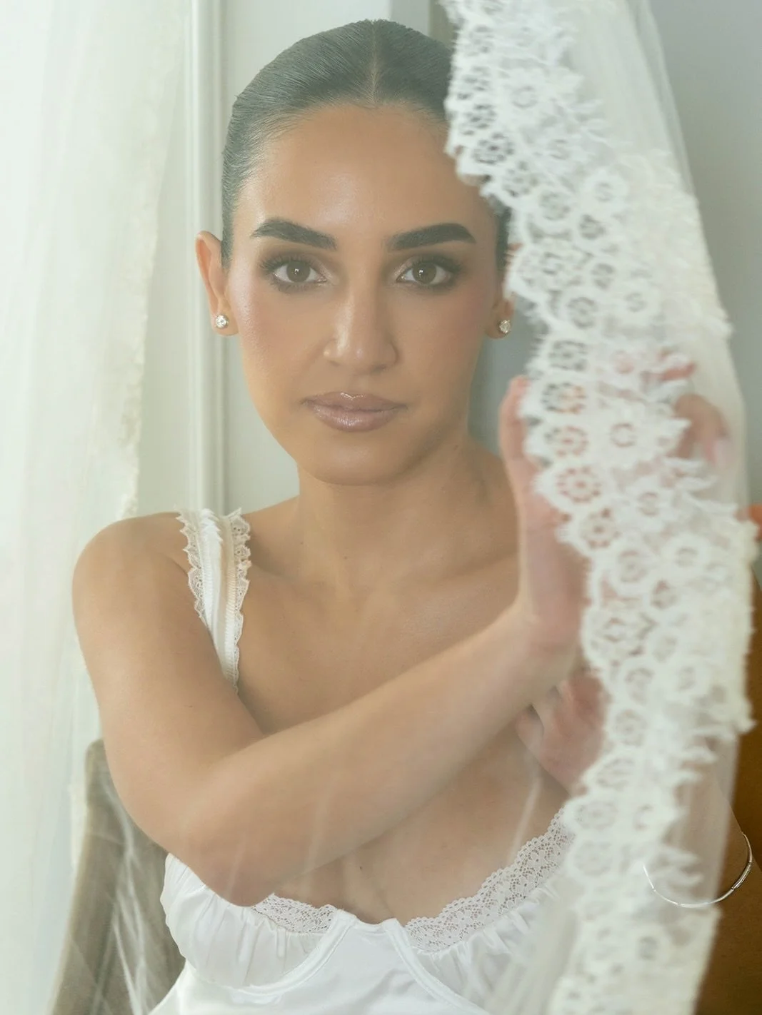 📷 @nadiadiaznaval  Hair: @junkiebride #bridalmakeup #brides