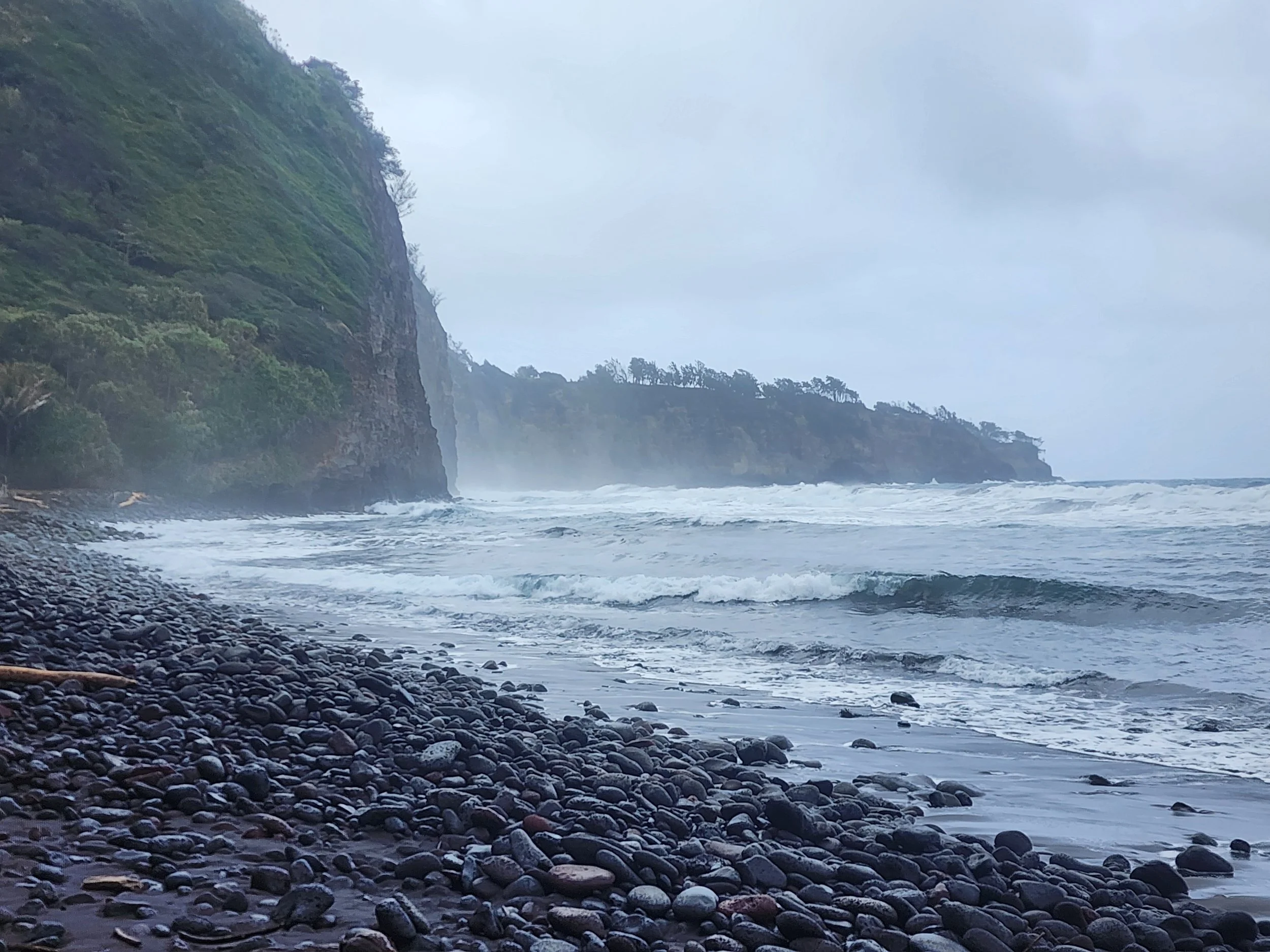 Beach at Pololū Valley Lookout