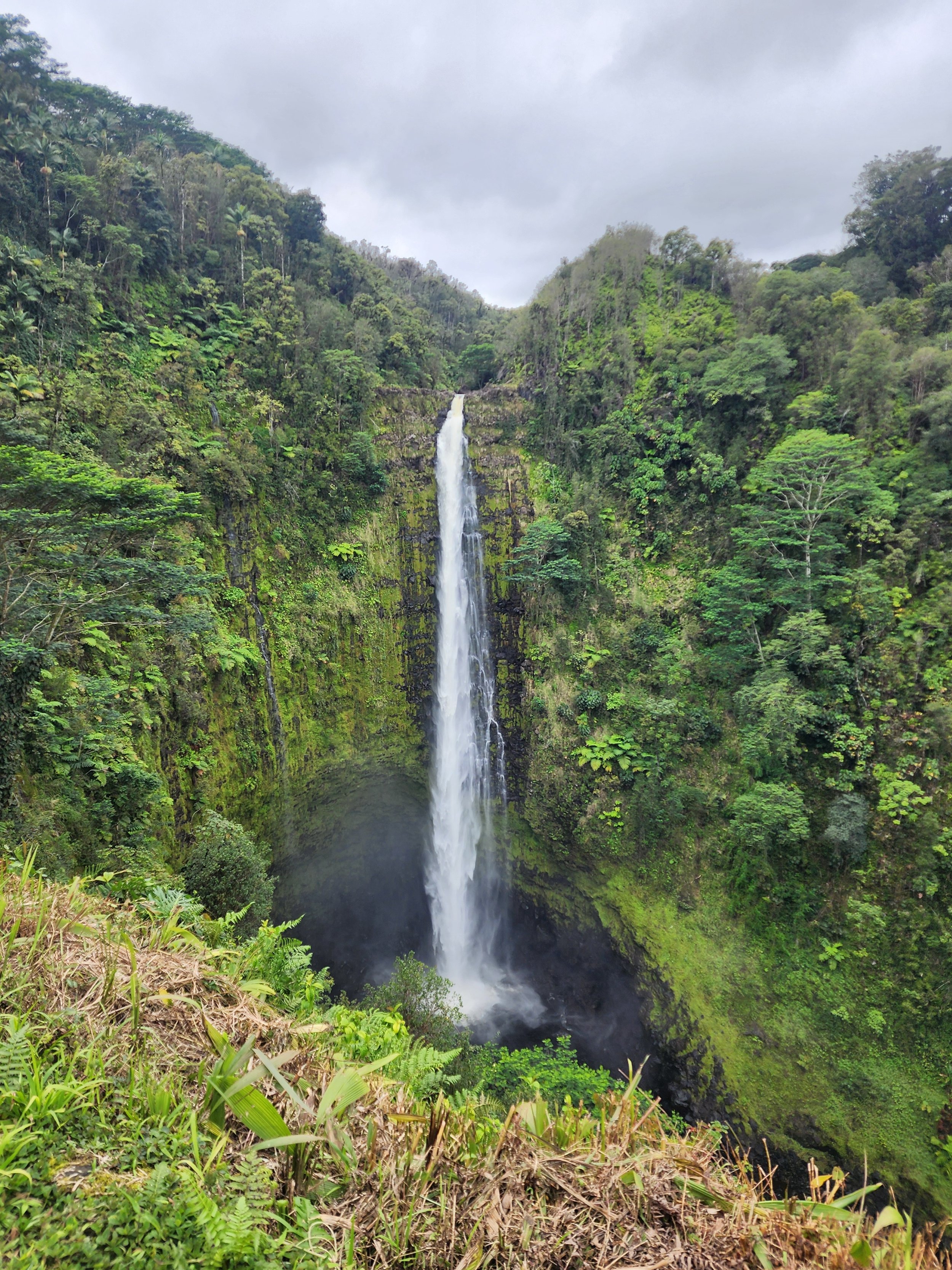 ʻAkaka Falls