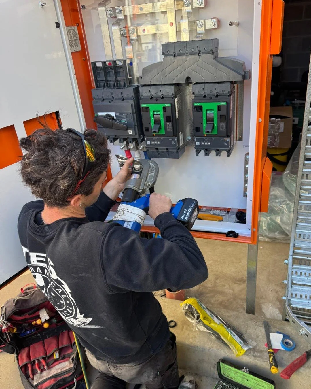 Precision, performance, and pride in every connection ⚡

At TES, quality starts long before a project goes live.
From detailed switchboard assembly to on-site commissioning, our team takes care in every step, because the smallest details make the big