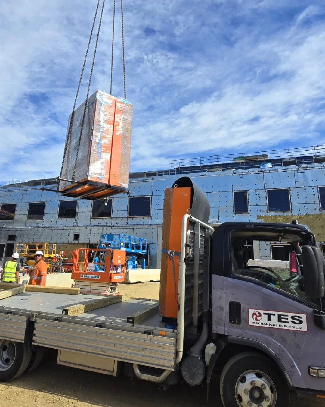 No job is too hard when the right team is on it. 💪

Careful planning, the right gear, and experience on site make all the difference. This is how we move big gear safely and get it done right, every time.

.
.
.
.
.
#TESMechanicalElectrical #NoJobTo