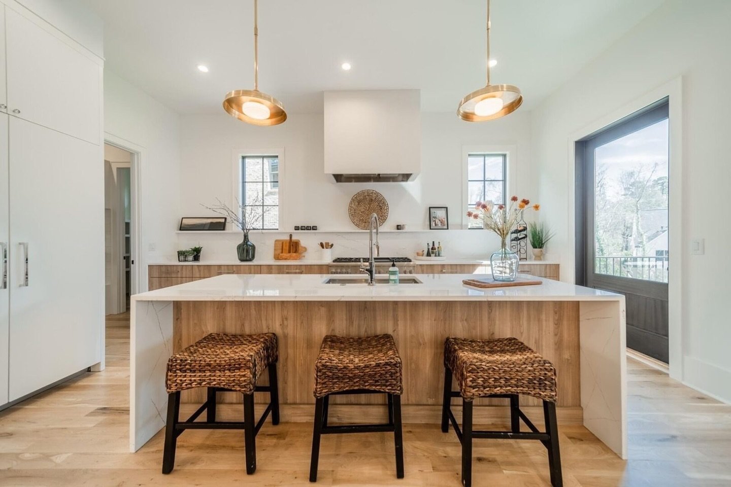 As spring starts to bloom around every corner, we&rsquo;re blossoming around the kitchen island. This is going to be a season of fresh beginnings, shared laughter, and delightful gatherings. When designing your &ldquo;gathering&rdquo; spot keep in mi