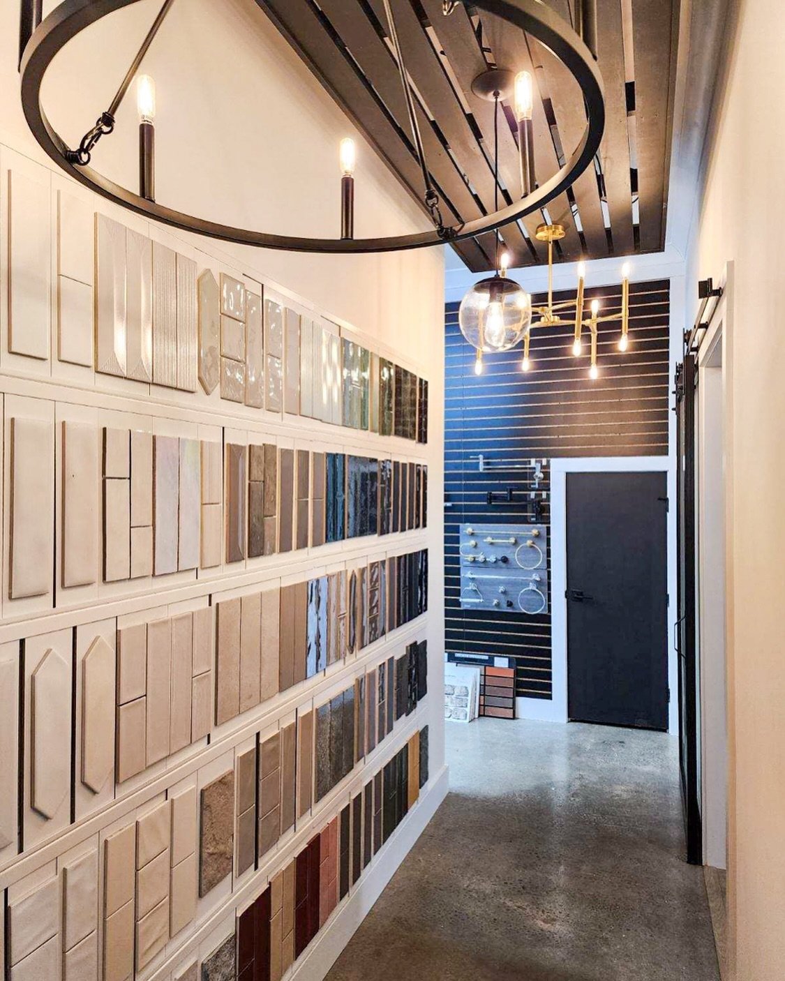 Your vision. Your space. Our guidance 

Use your imagination and let&rsquo;s create the space of your dreams! Here at our design center we have many options to touch, mix and match, and really explore in person. The options are truly endless so don&r
