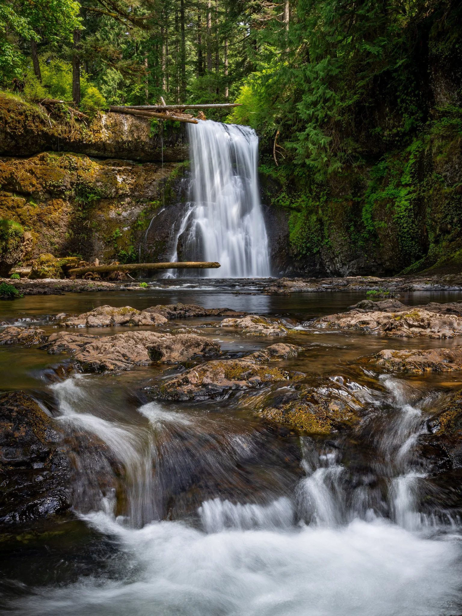  A beautiful day at Upper North Falls in Oregon   