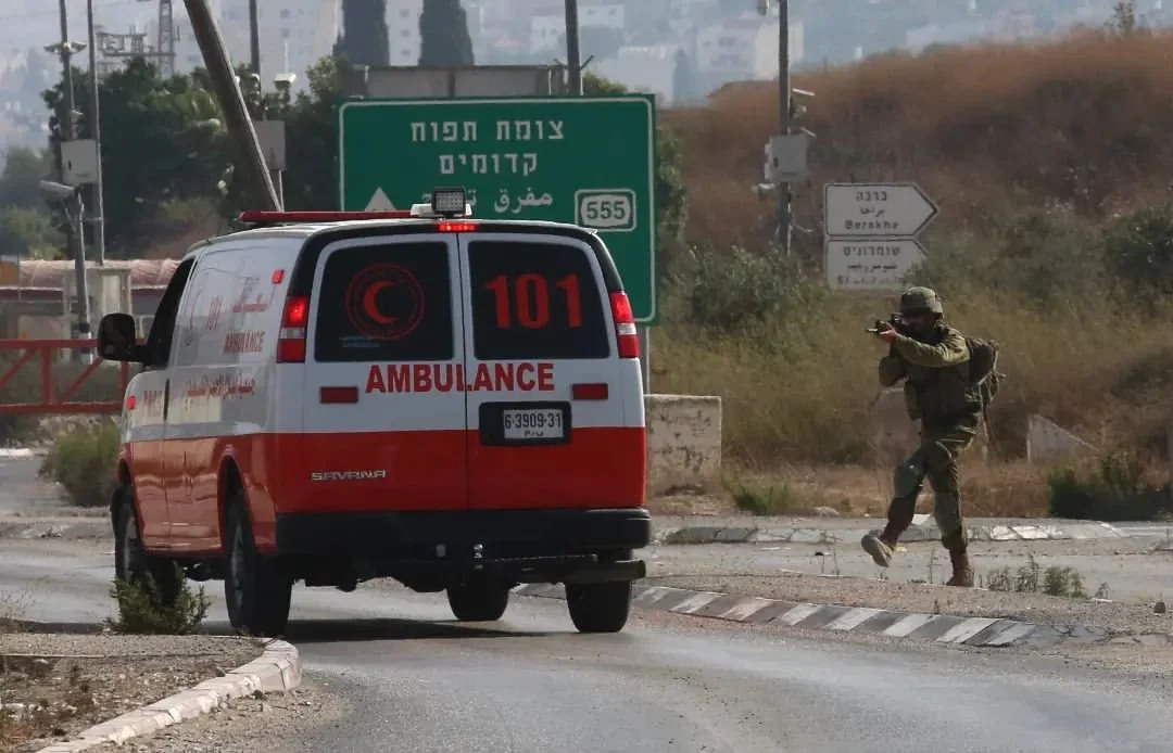 IDF soldier hold ambulance at gunpoint in the West Bank