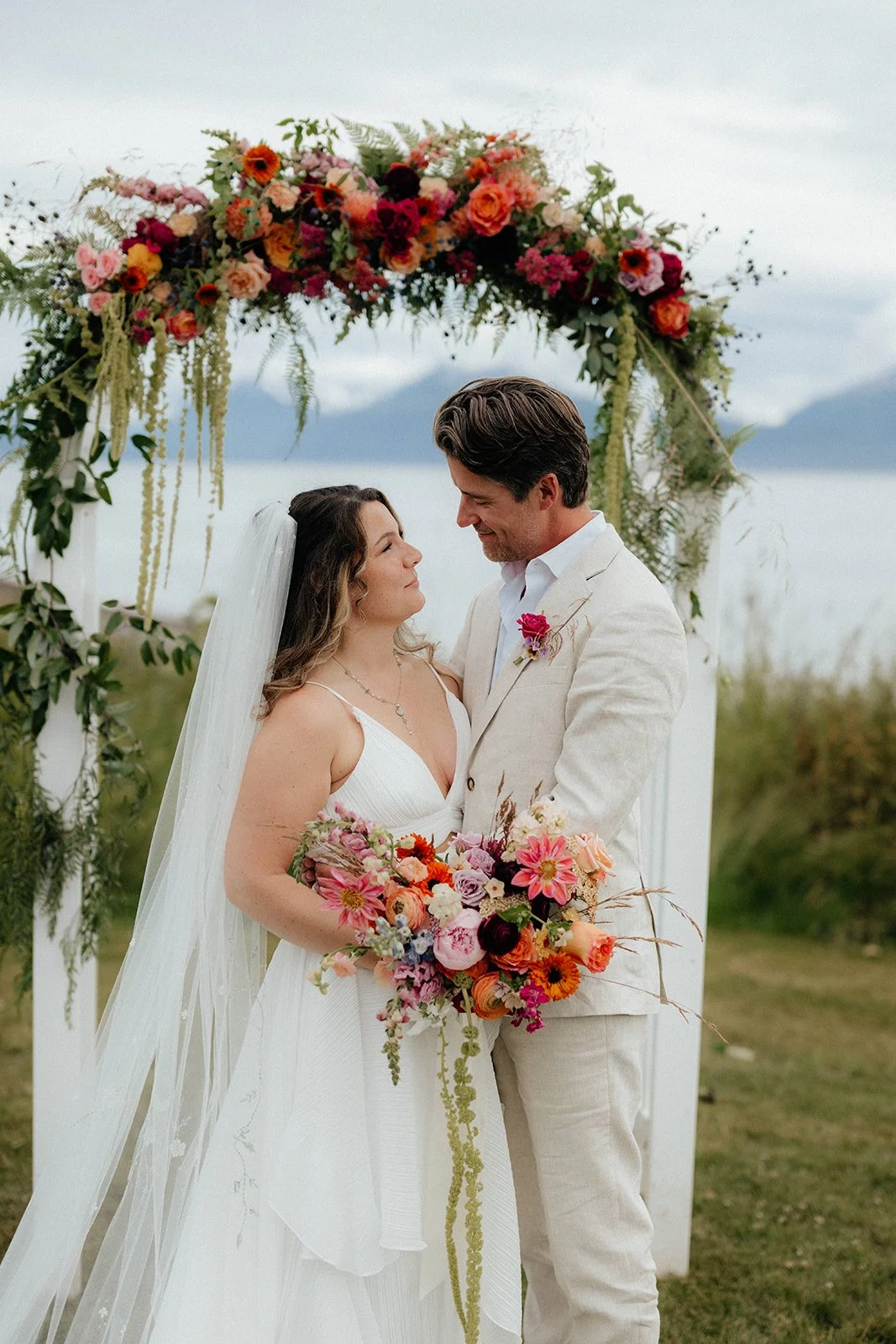 Hanna+Brandt_Driftwood-Inn-Wedding_EmeliaKPhotography-50_websize.jpg