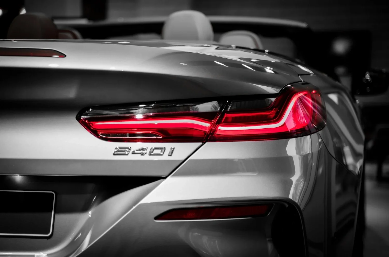 eftermonterat mätarhus, retrofit på BMW 840i med ny heldigital mätare och led-strålkastare