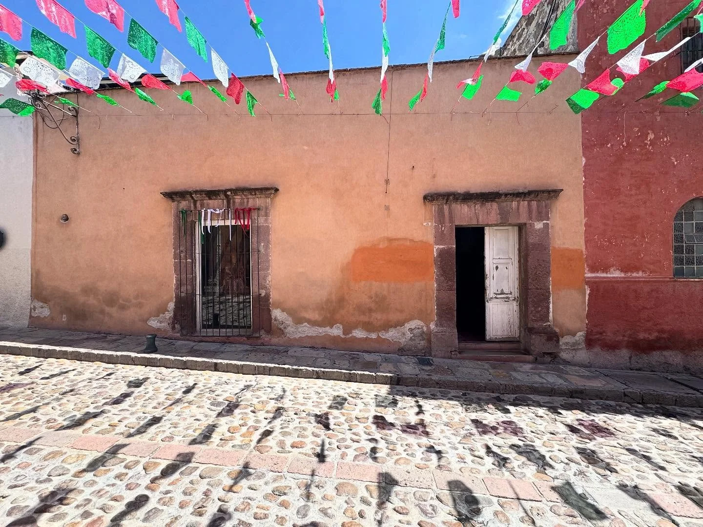 ☀️ D&iacute;a soleado + pizza en Bennu = plan perfecto 🍕

Nuestra fachada bajo el sol, un ambiente acogedor y pizzas de masa madre listas para disfrutar. As&iacute; empieza el mes en San Miguel de Allende. ✨

#BennuSMA #PizzaDeMasaMadre #SanMiguelDe