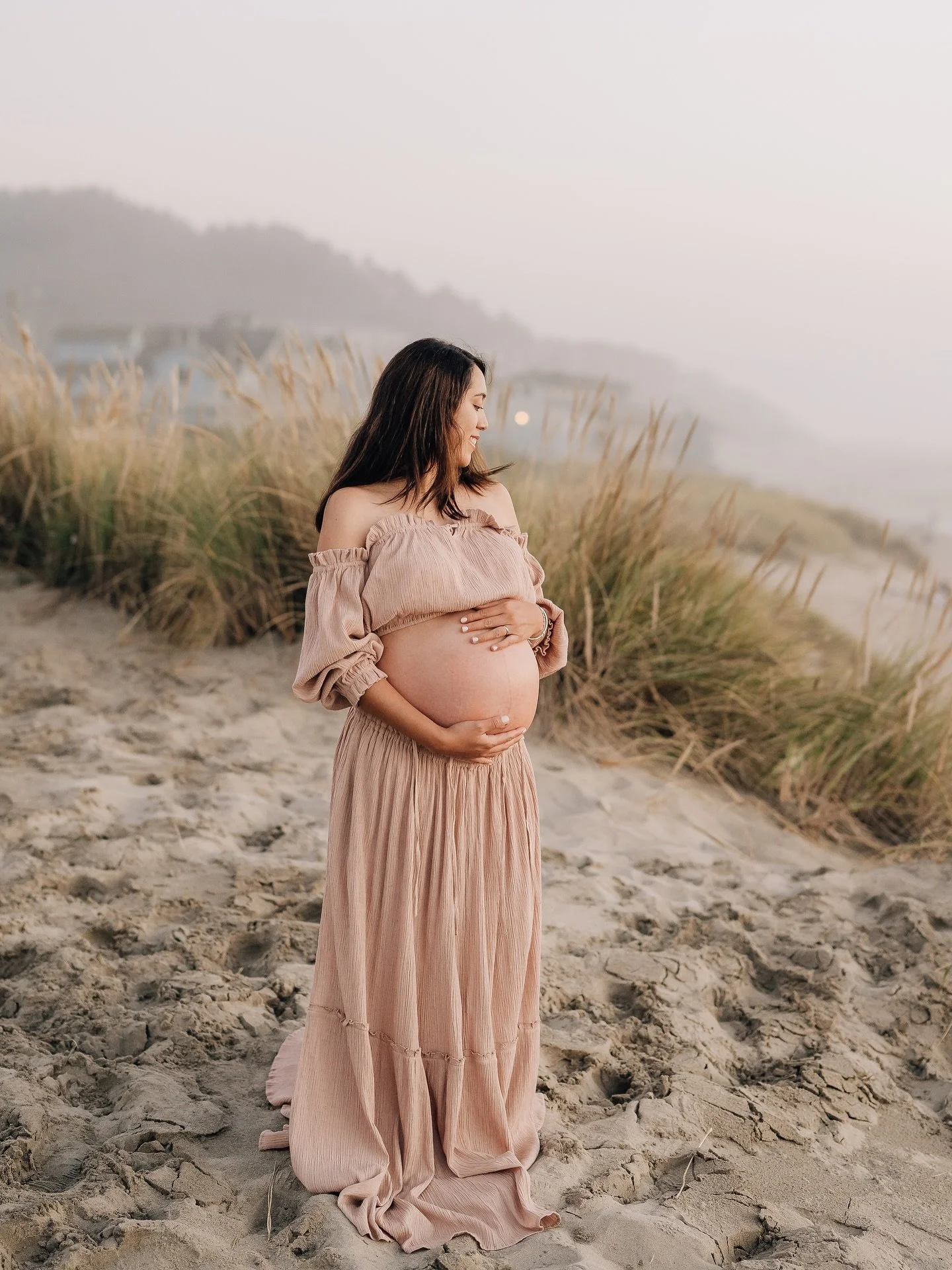 What a beautiful evening at Cannon Beach with such a sweet couple. 🌊
It was warm, sunny, and so peaceful &mdash; probably one of the last golden, cozy sessions by the ocean this season. Such a perfect way to capture this special chapter before baby 