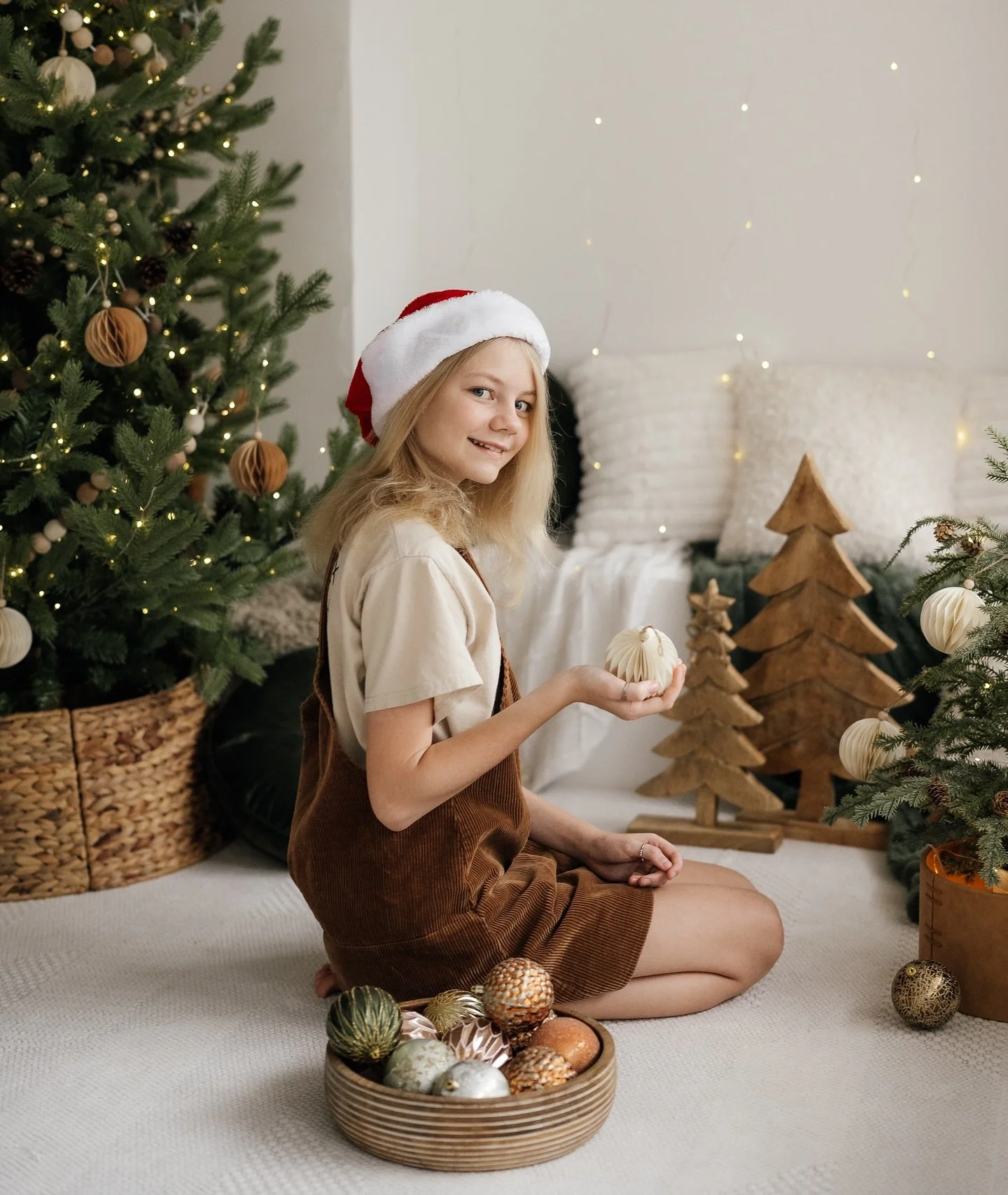 Christmas minis! 🎄
It&rsquo;s my first time doing them in my studio, and I&rsquo;m so excited (and a little nervous)! My daughter helped me decorate, she did such a great job, right? ✨#ChristmasMiniSessions #StudioChristmasMinis #PortlandChristmasPh