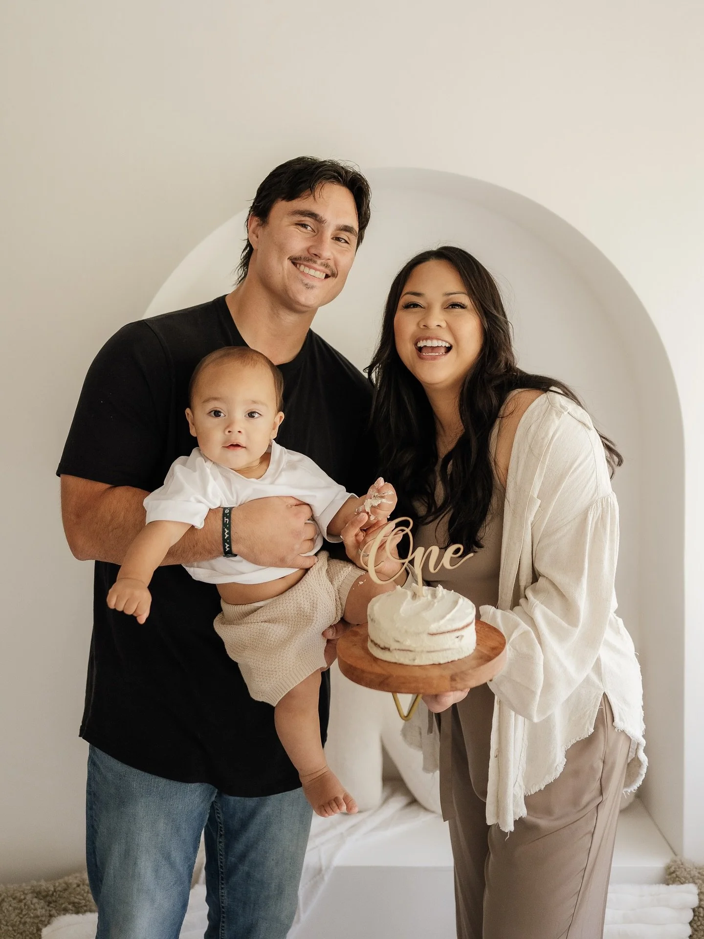 The sweetest kind of chaos 🎂
A smash cake session isn&rsquo;t just about the cake &mdash; it&rsquo;s part of a full family session, where we capture your little one, the three of you together, and all the emotion that comes with this milestone.

We 