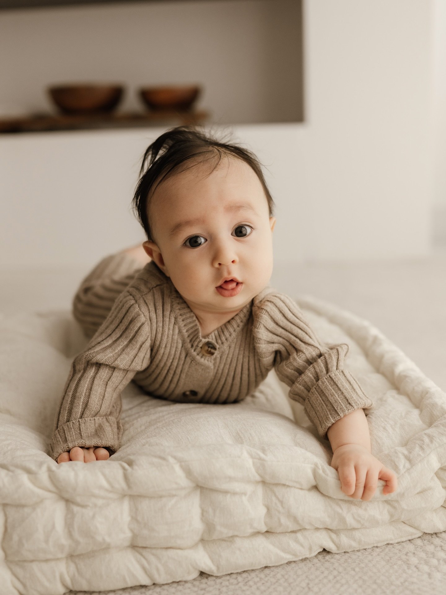 Four months is such a beautiful in-between stage.
So much personality already, and still so tiny in their parents&rsquo; arms. #portlandfamilyphotographer
#portlandbabyphotographer
#babysession
#4monthsold
#babyandparents
#familymoments
#naturallight