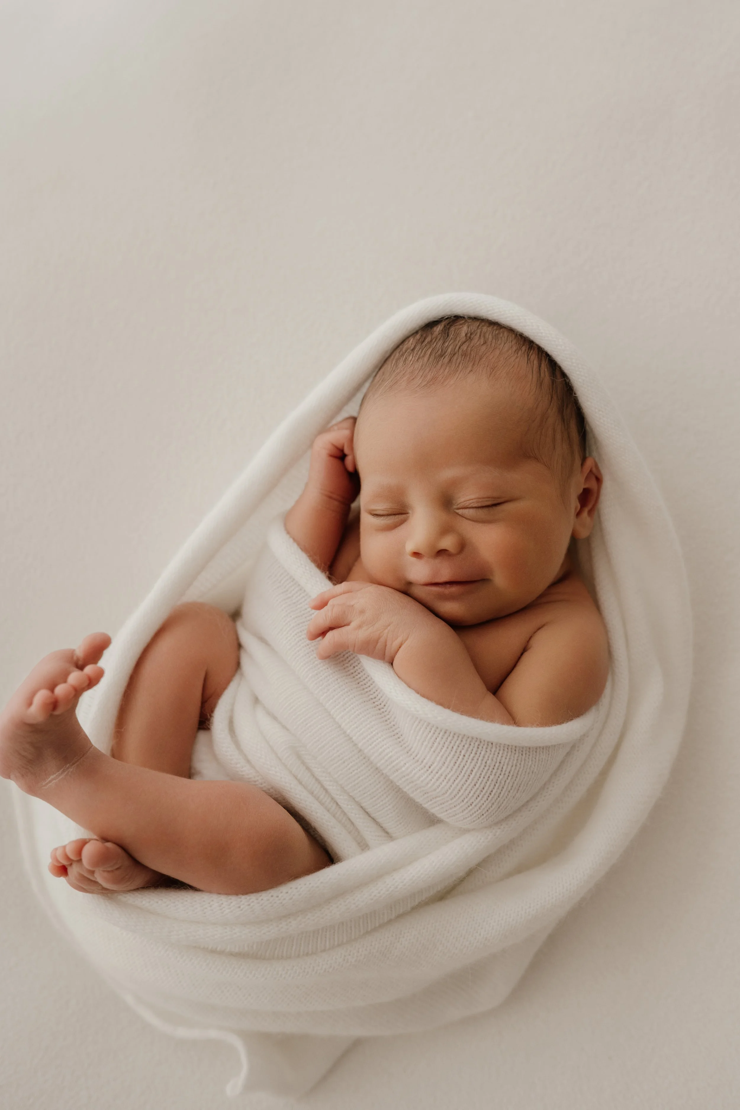 Natural Posed Newborn Photography: A Baby-Led Studio Approach