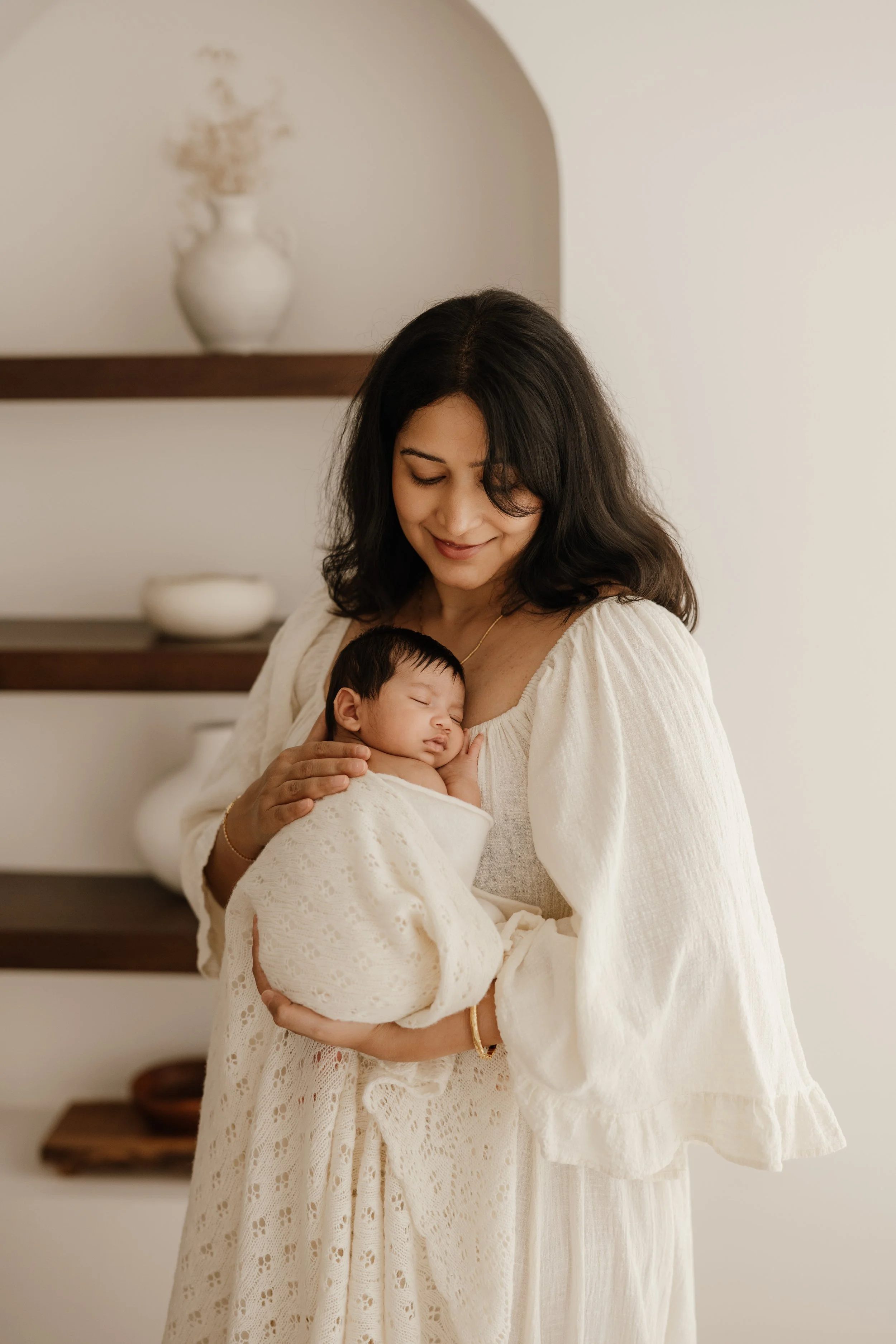 How I Keep Your Baby Comfortable and Calm During a Newborn Photoshoot