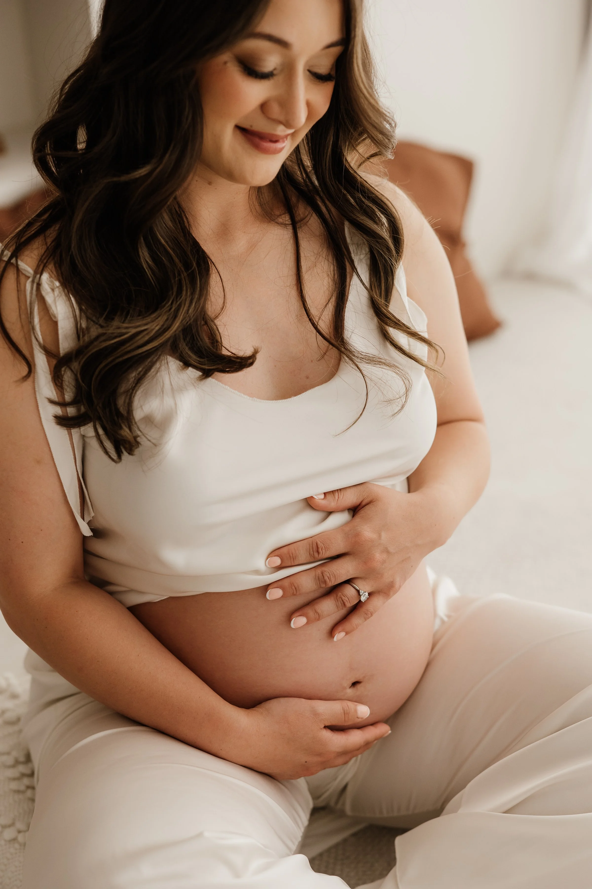 What to Wear for a Maternity Session: A Simple Guide for Moms-to-Be