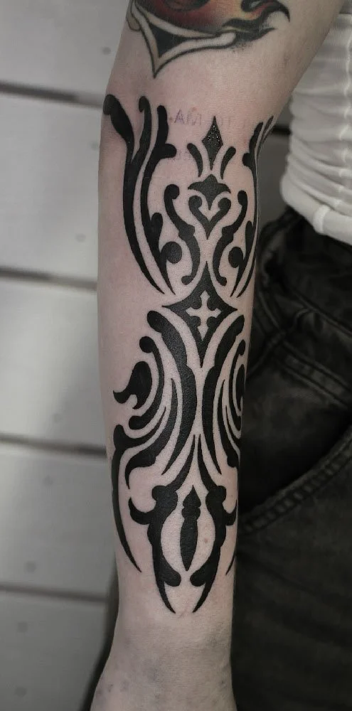 tribaali tatuointi tribal tattoo ornamental blackwork