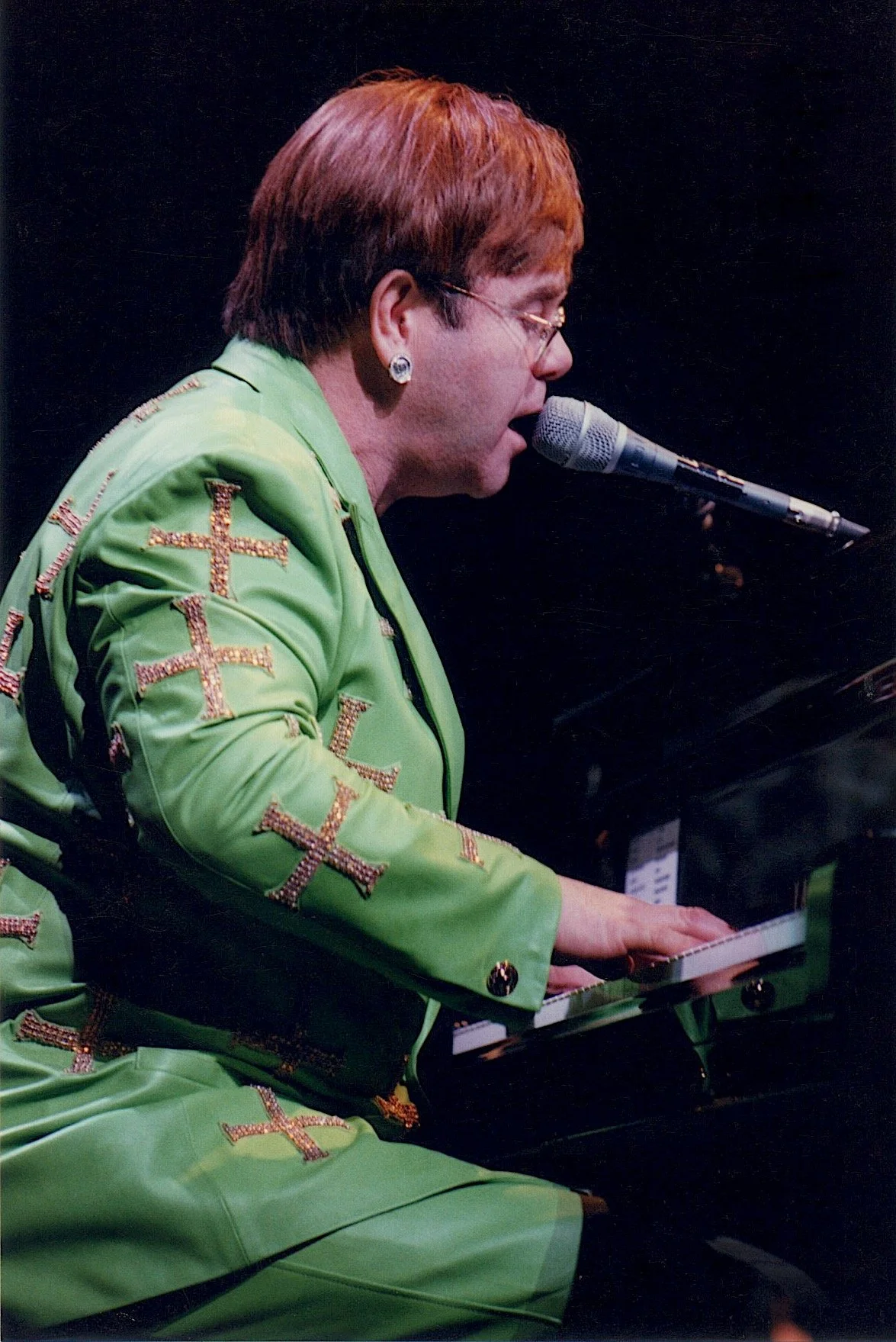 Elton John Rosegarden 98_02.jpg