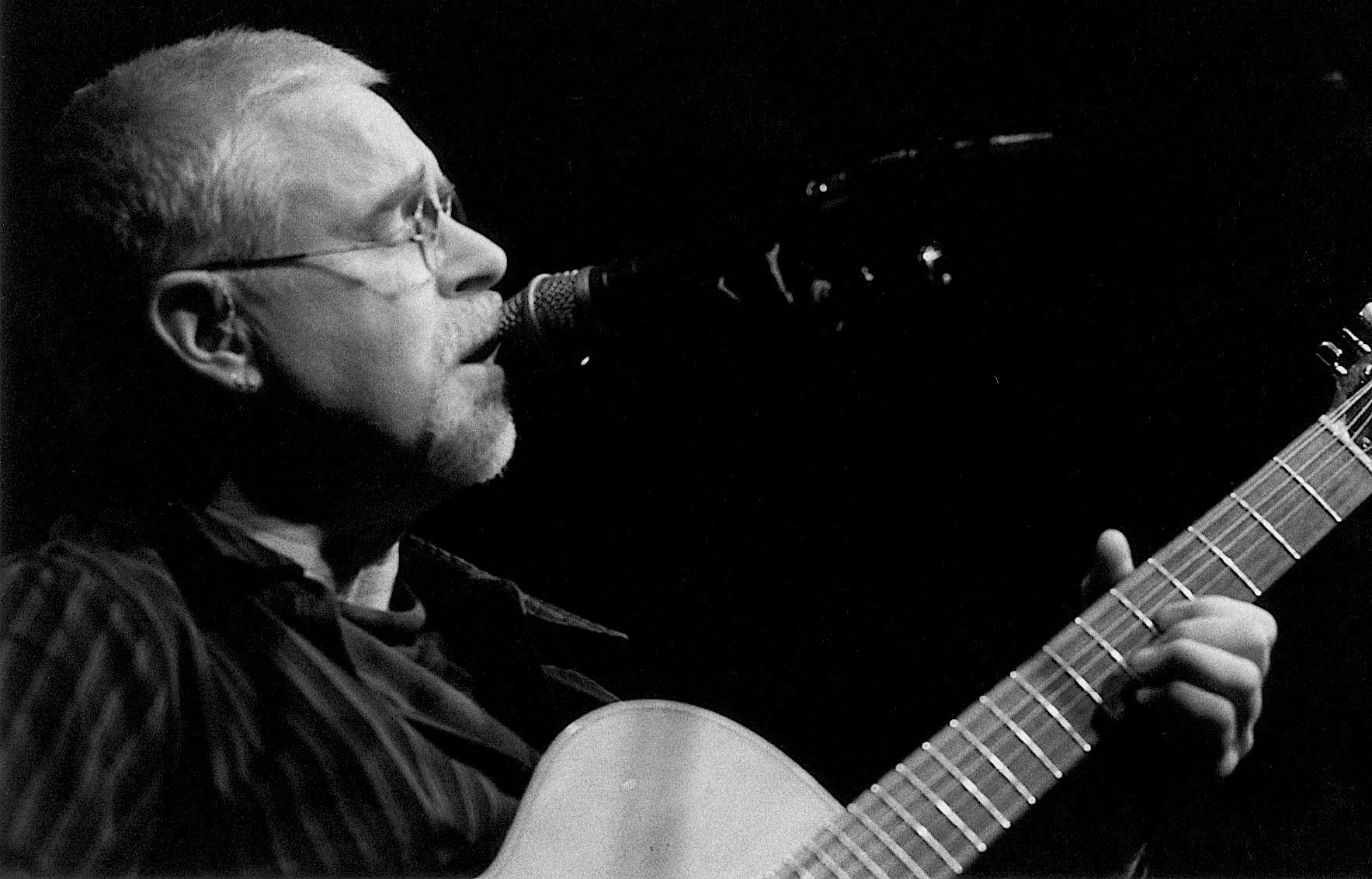 Bruce Cockburn Wow Hall 04_04.jpg