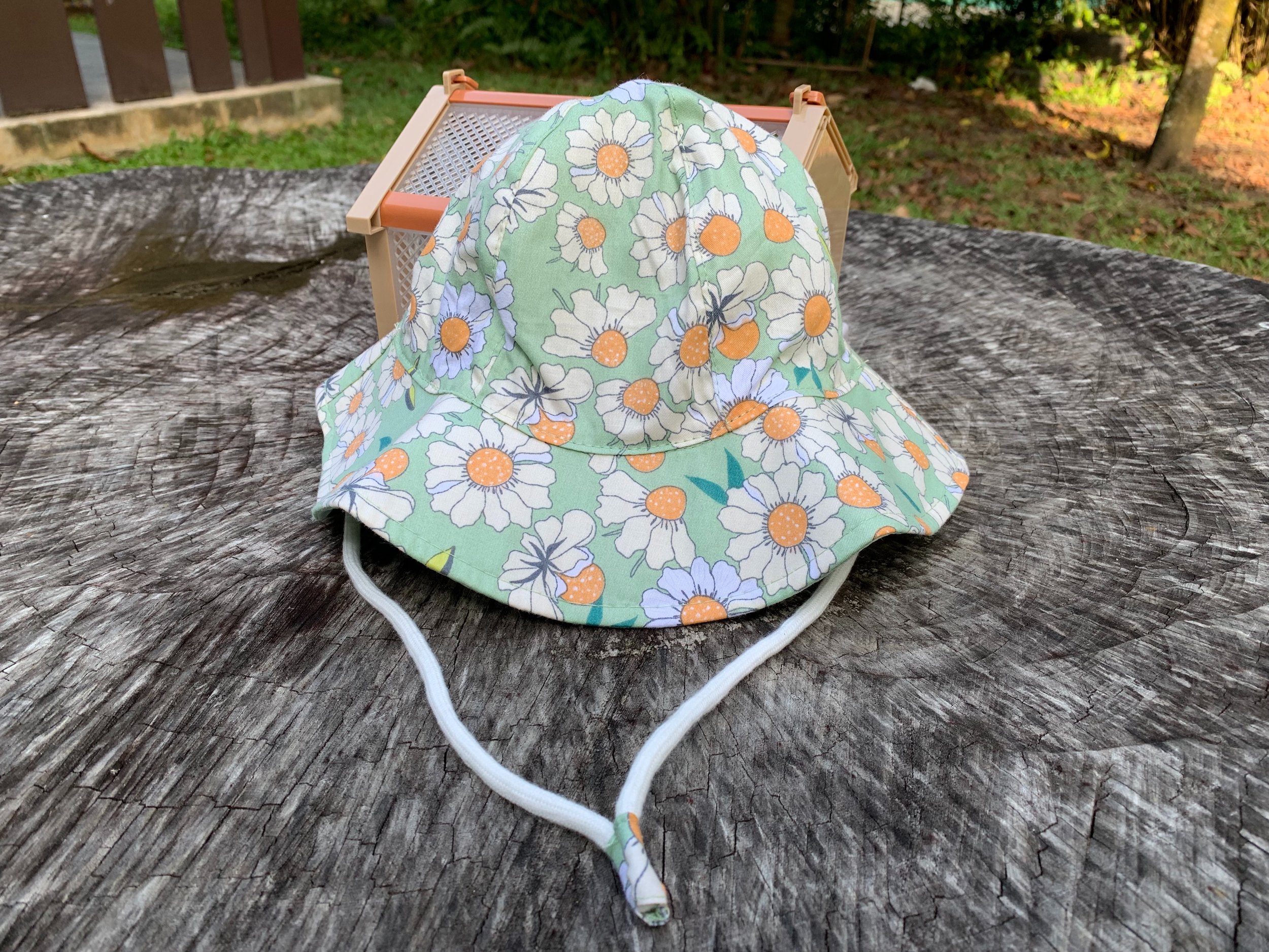 flower hat.jpg