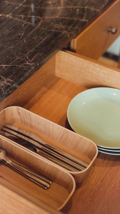 KLOE_INT_ROOM TO TASTE_0081.gif