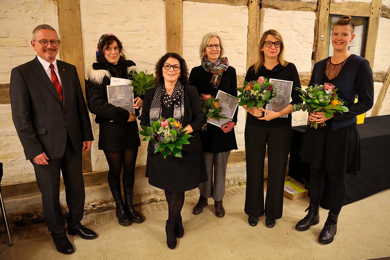 Preisverleihung V. l. n. r.: Bernd Lütjen, Lucila Pacheco Dehne (H), Beate Arnold, Katrin Schütte (S), Almut Linde (H), Manuela Husemann