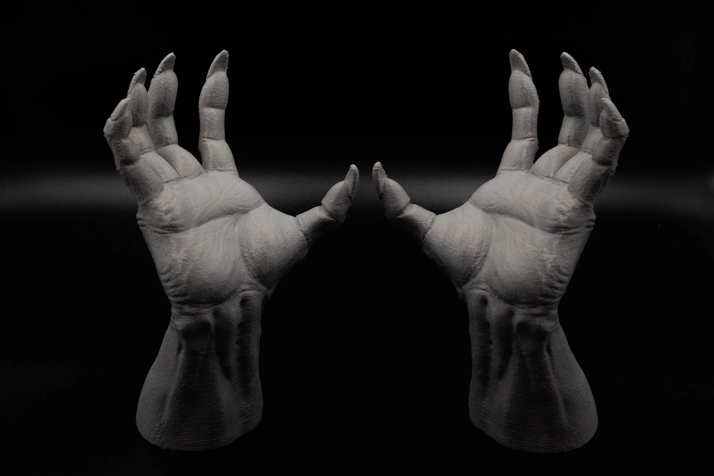 P00040 - Halloween - Décor - Demon Hands - 1.jpg