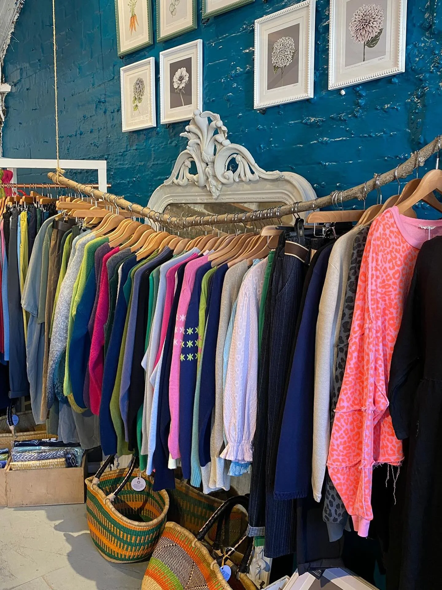 Autumn is slowly arriving at the shop - lots of lovely knitwear now in 🍁🍂🧶

#theinneryard #independentgiftshop #shoplocaldevizes #smallshoplove #devizes #wiltshire #indiedevizes
