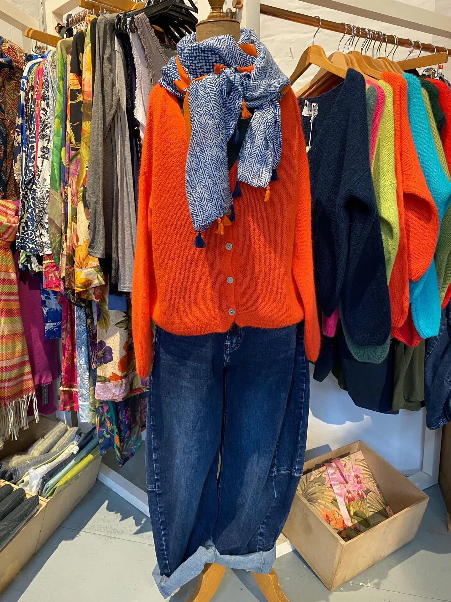 A splash of colour on a rainy day 🩵🧡💙💚🩷

*model exclusively dressed by The Inner Yard!

#theinneryard #independentgiftshop #shoplocaldevizes #smallshoplove #devizes #wiltshire #indiedevizes